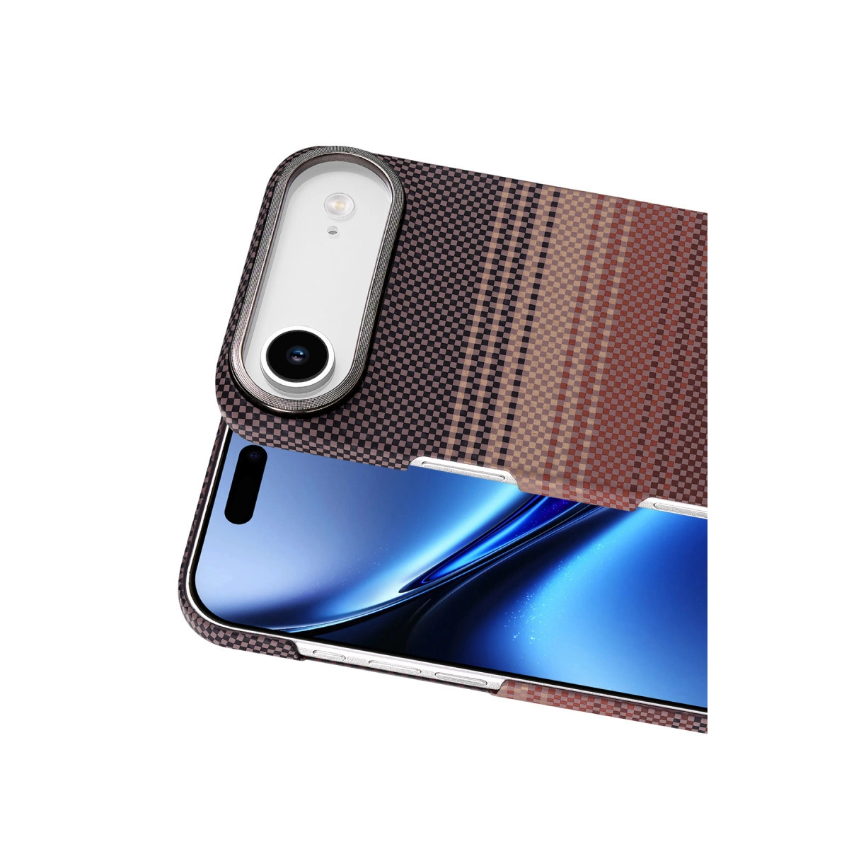 Beyaz arka plan üzerinde kareli kılıflı ve kamera oyuntulu telefon.