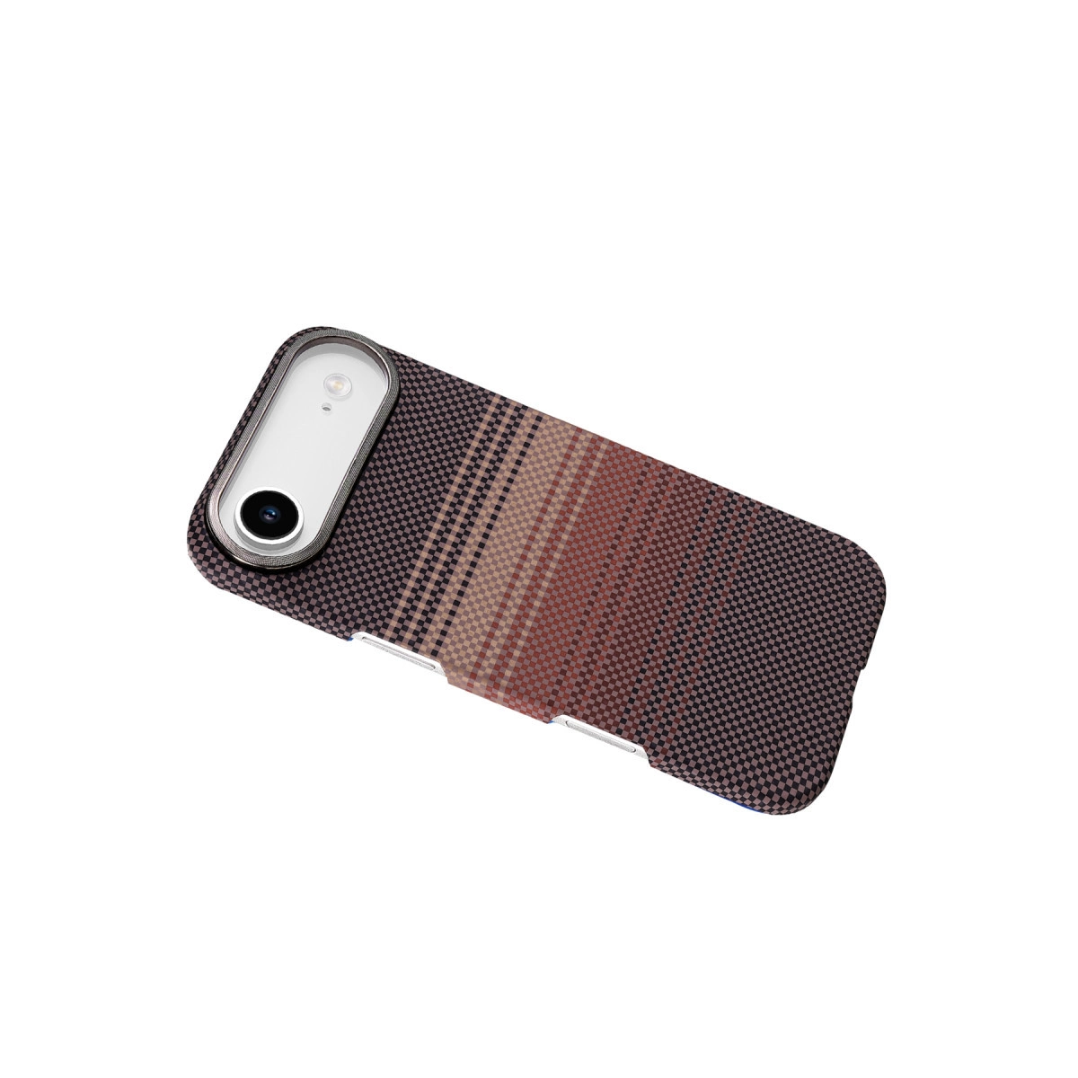 Kahverengi ve bej tonlarında kareli kılıflı bir telefon. Kamera üstte yer alıyor.