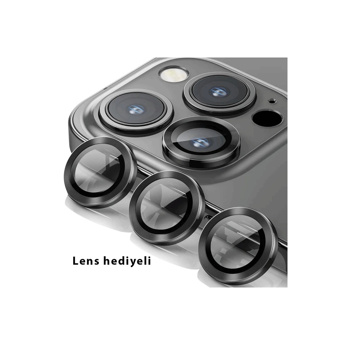 Üç kamera lens koruyucu, üç kamera lensli bir akıllı telefonun önünde duruyor.