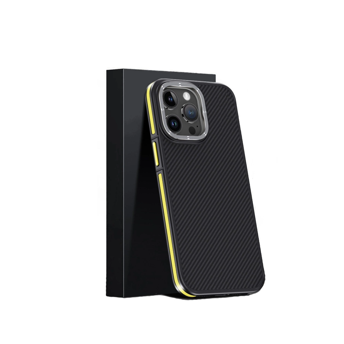 Sarı vurgulu siyah telefon kılıfı, siyah bir kutunun arkasında.