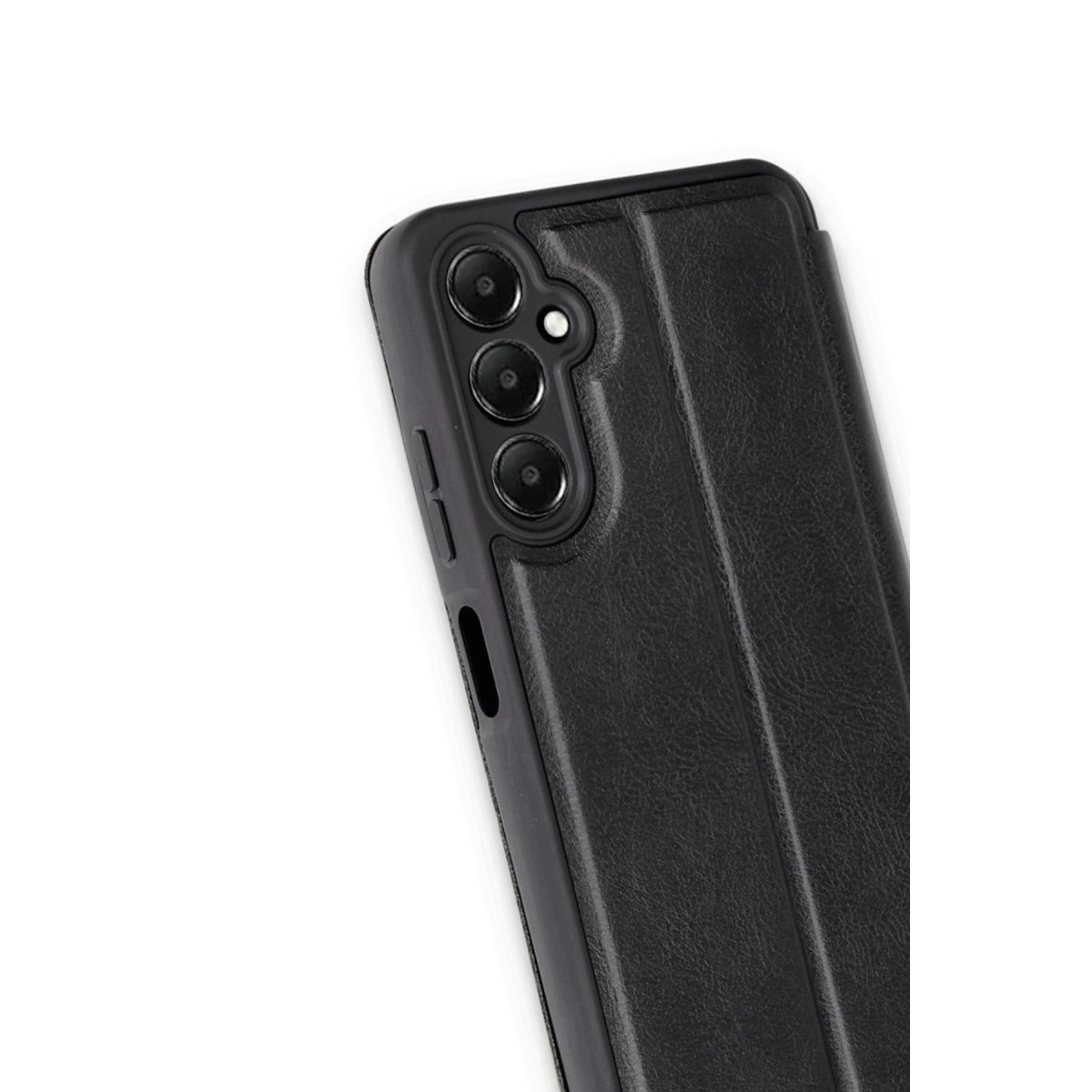 Üç kameralı siyah telefon, beyaz arka plan üzerinde kılıfıyla.