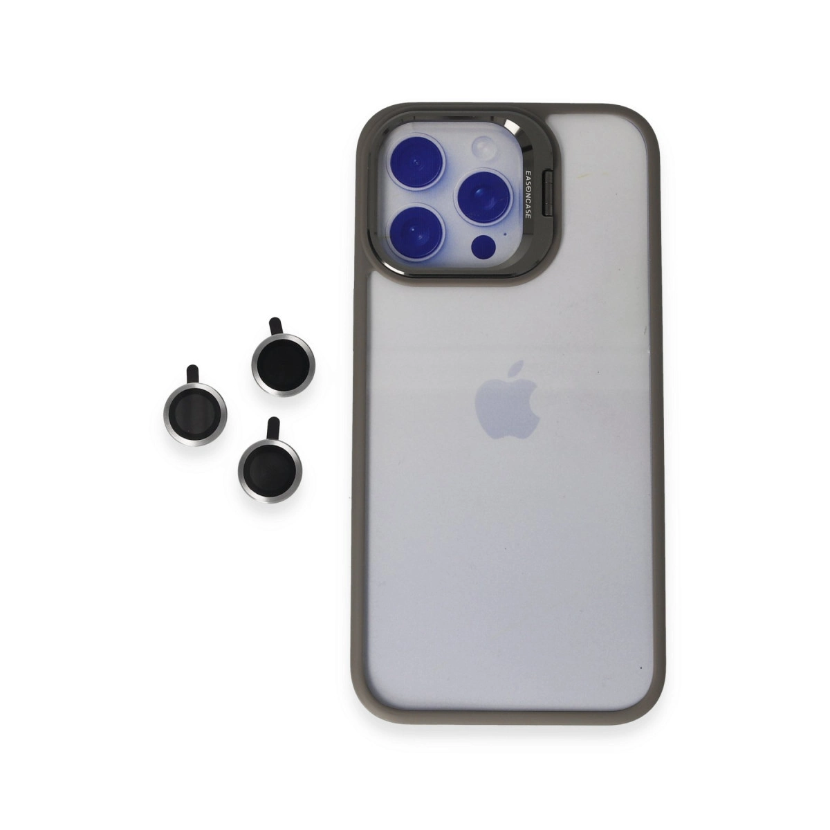 Yanında üç lens koruyucu halkası olan gri bir iPhone kılıfı.