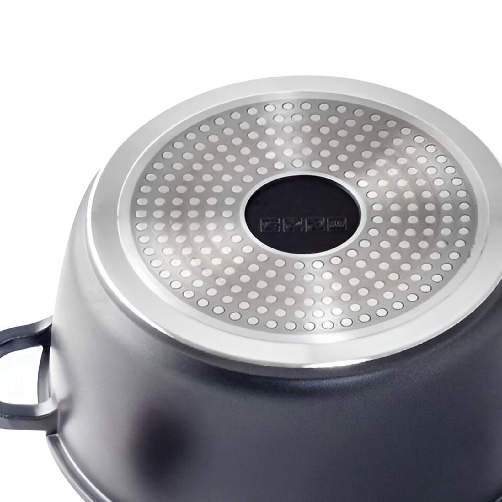 Le fond d'une casserole noire avec des points argentés et un logo noir.