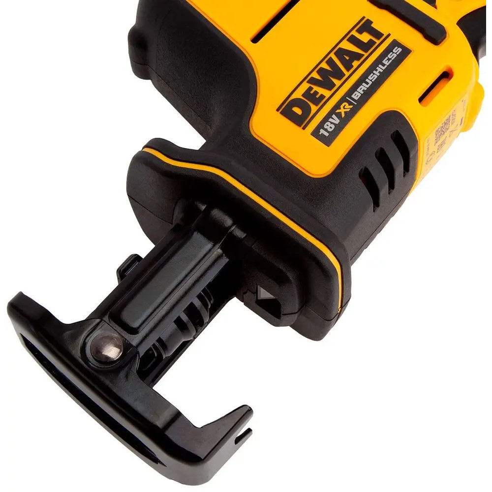 Żółto-czarny szczegół piły szablasty Dewalt z logo 18V XR.