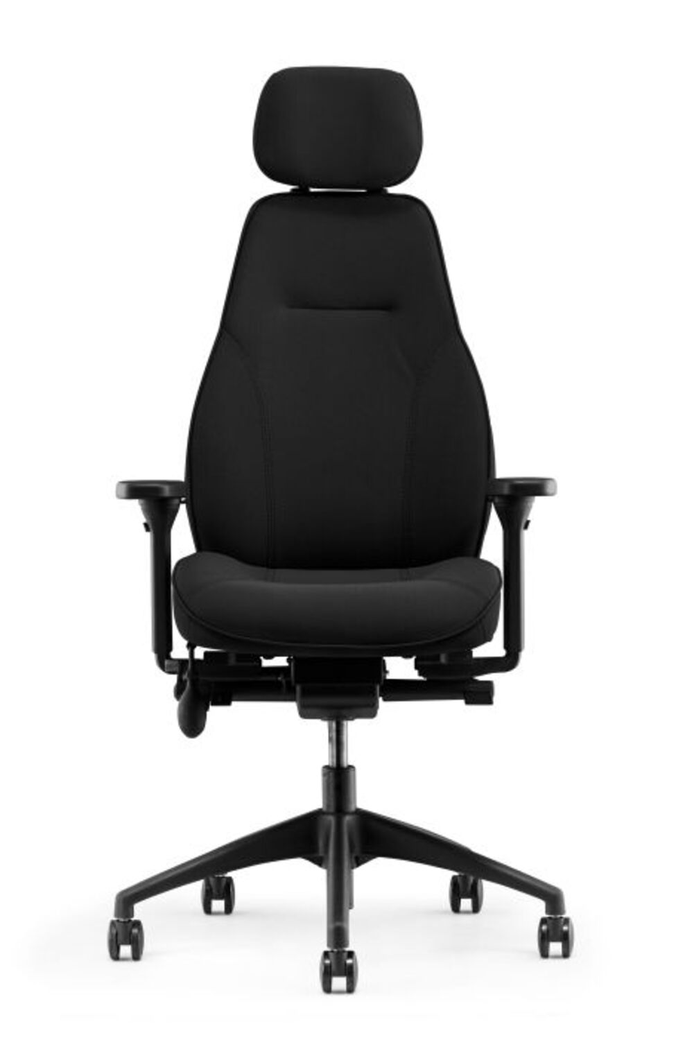 Czarny fotel biurowy z zagłówkiem i podłokietnikami na podstawie z kółkami.