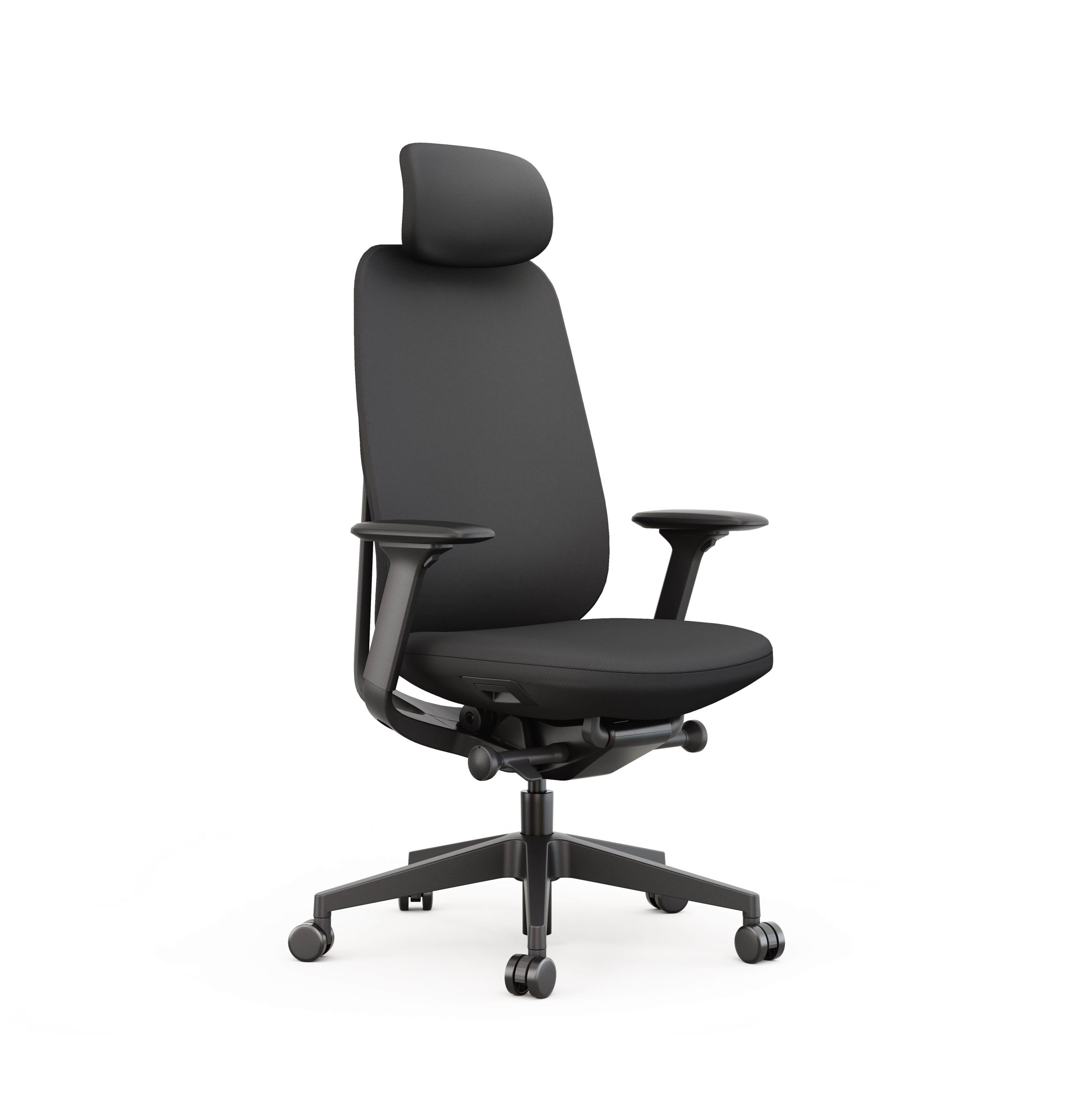 Czarny fotel biurowy z zagłówkiem i podłokietnikami na kółkach.