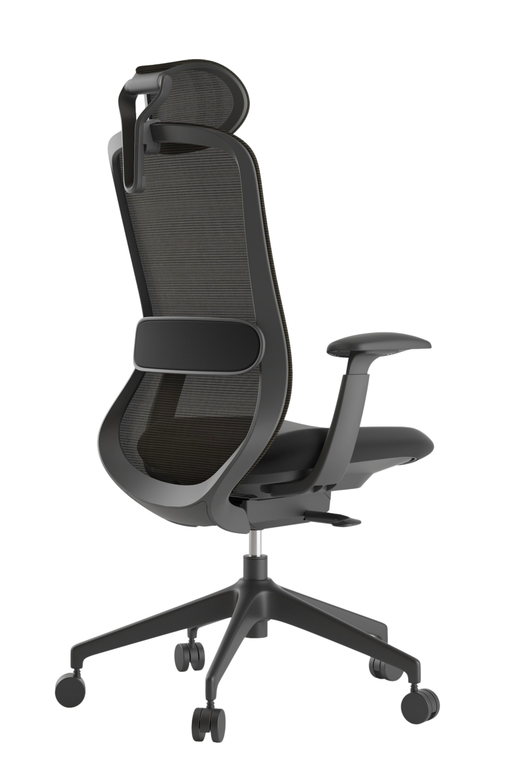 Czarny fotel biurowy z siatkowym oparciem, regulowanymi podłokietnikami i kółkami.