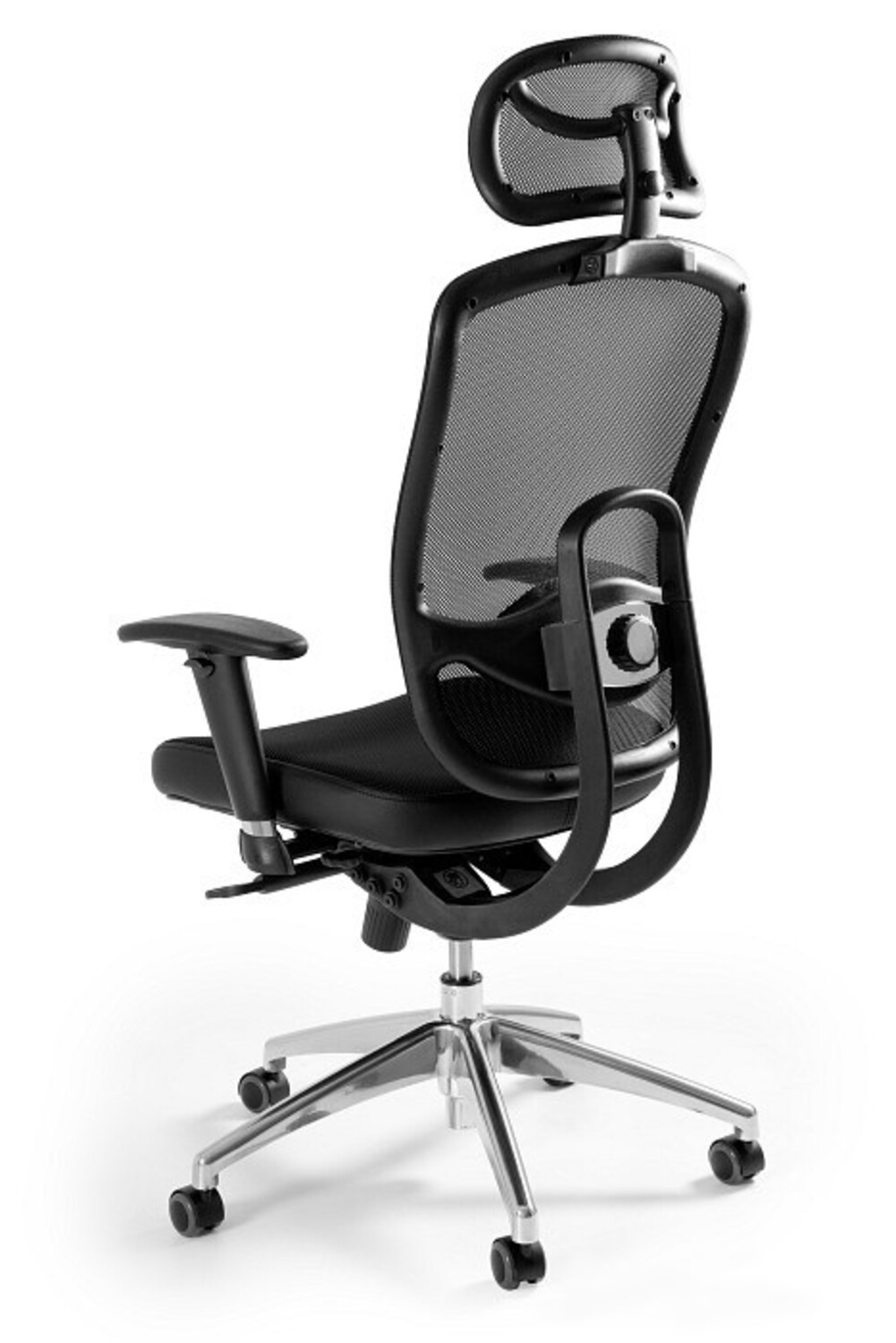 Czarny ergonomiczny fotel biurowy z siatkowym oparciem i zagłówkiem.