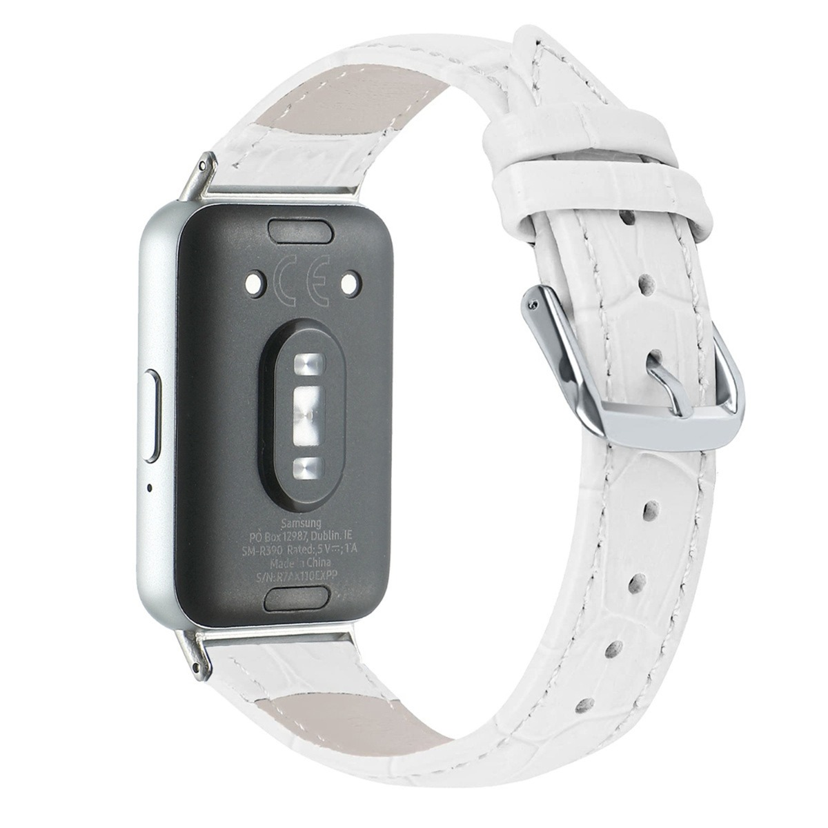Nahaufnahme eines weißen Krokodil-Muster-Uhrenarmbands, das an eine silberne Smartwatch befestigt ist.