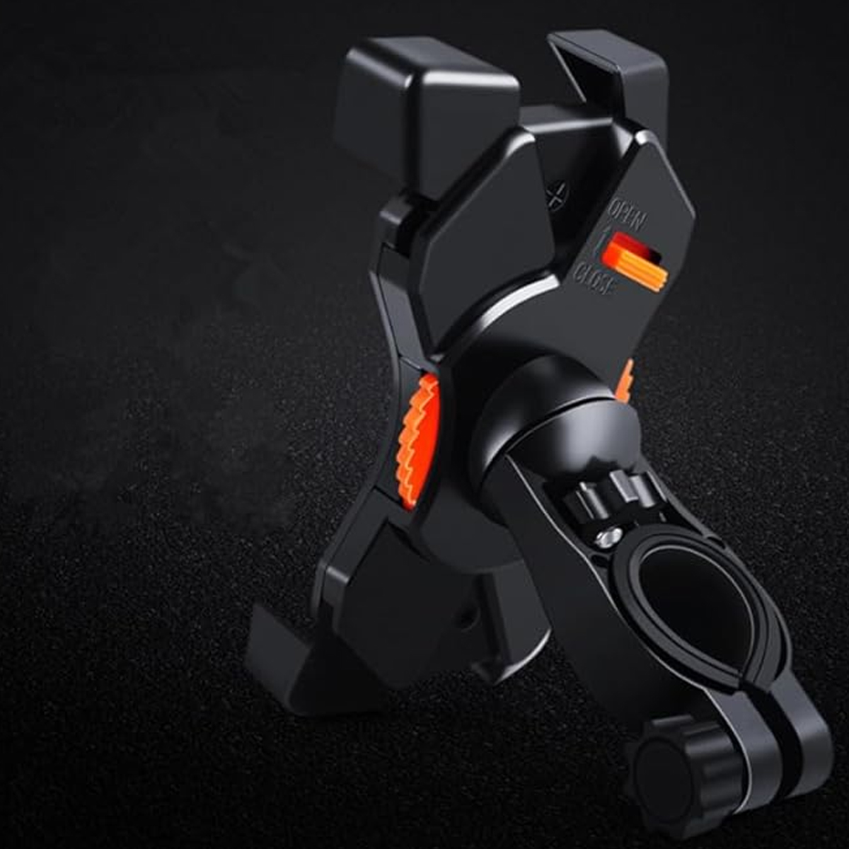 Ein schwarzer Fahrradhandyhalter mit orangefarbenen Akzenten auf dunklem Hintergrund.