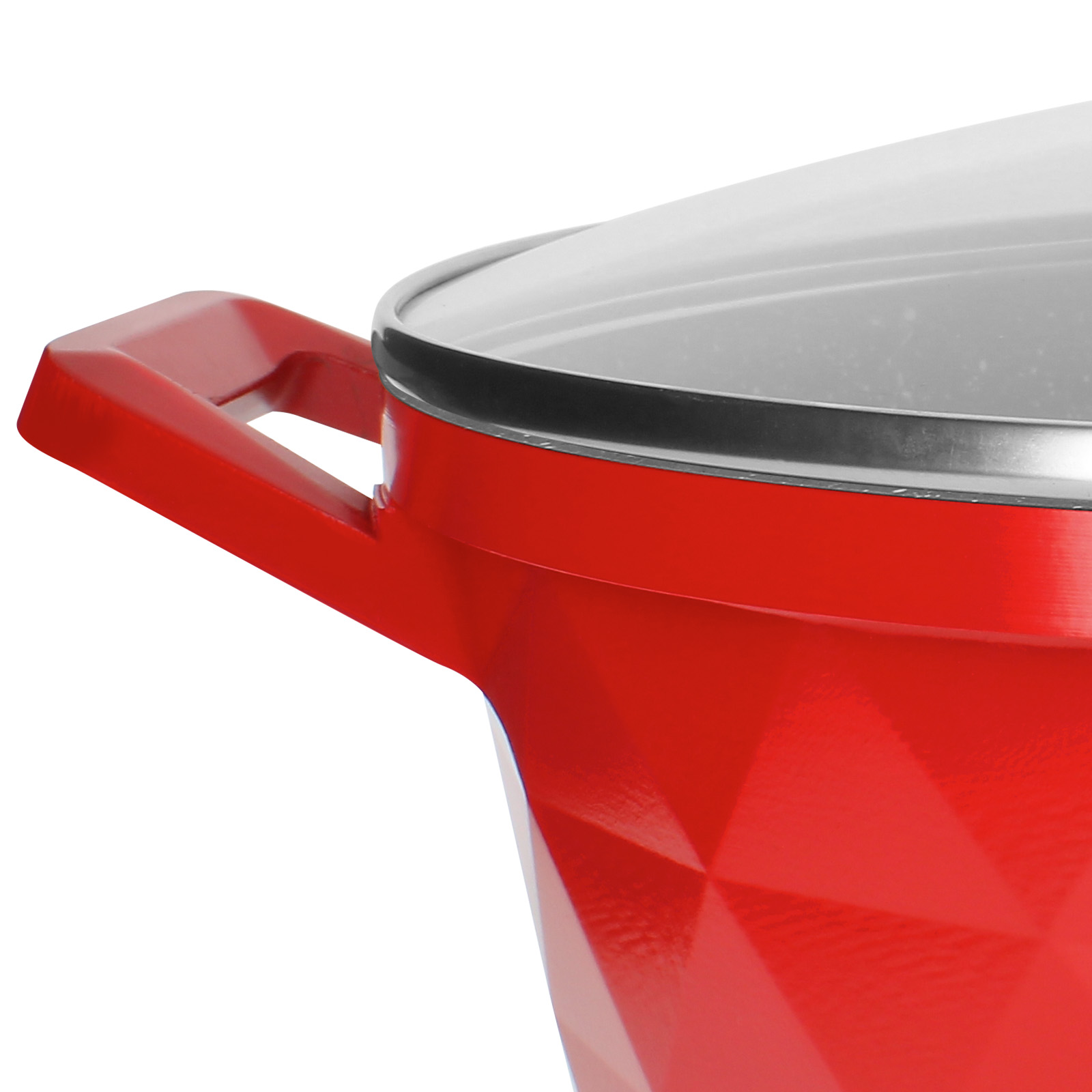 Rote Kochtopf mit Griff und Glasdeckel, Nahaufnahme.