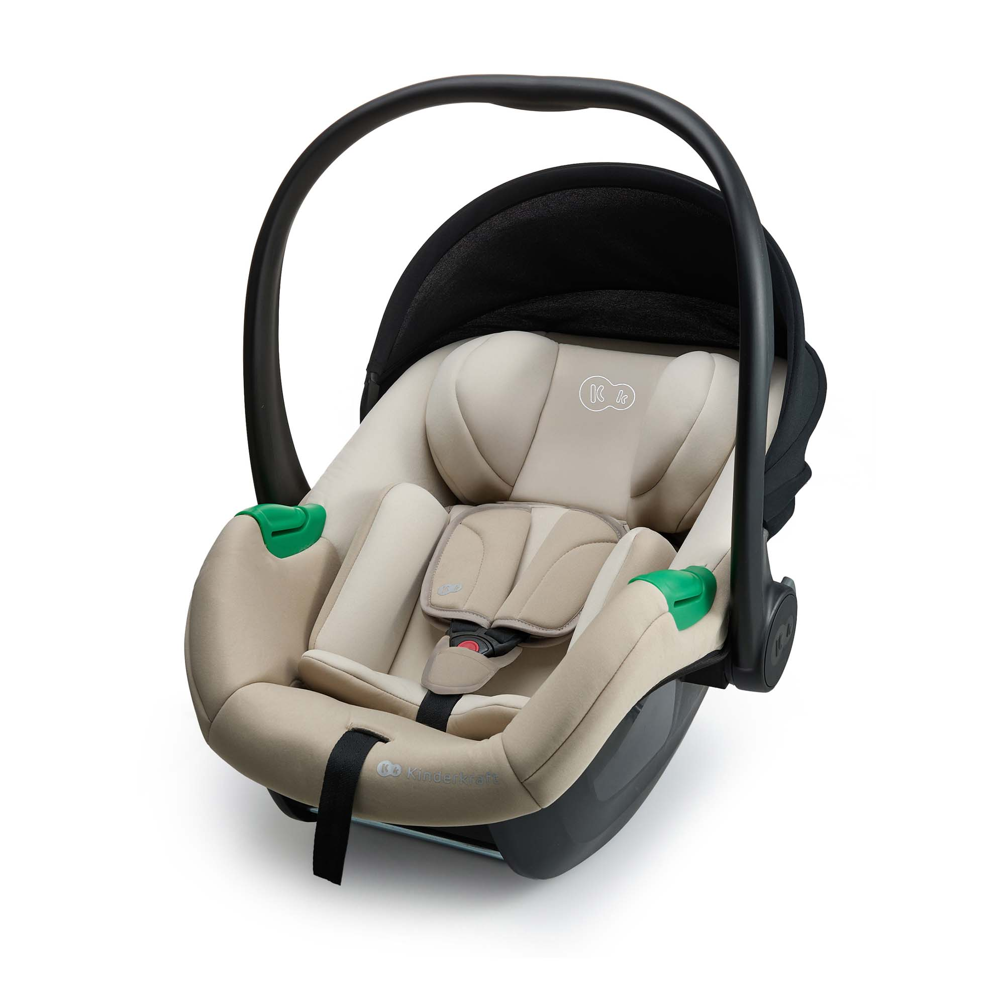 Ein beiger Kindersitz mit schwarzem Bügel und Verdeck, grünen Akzenten.