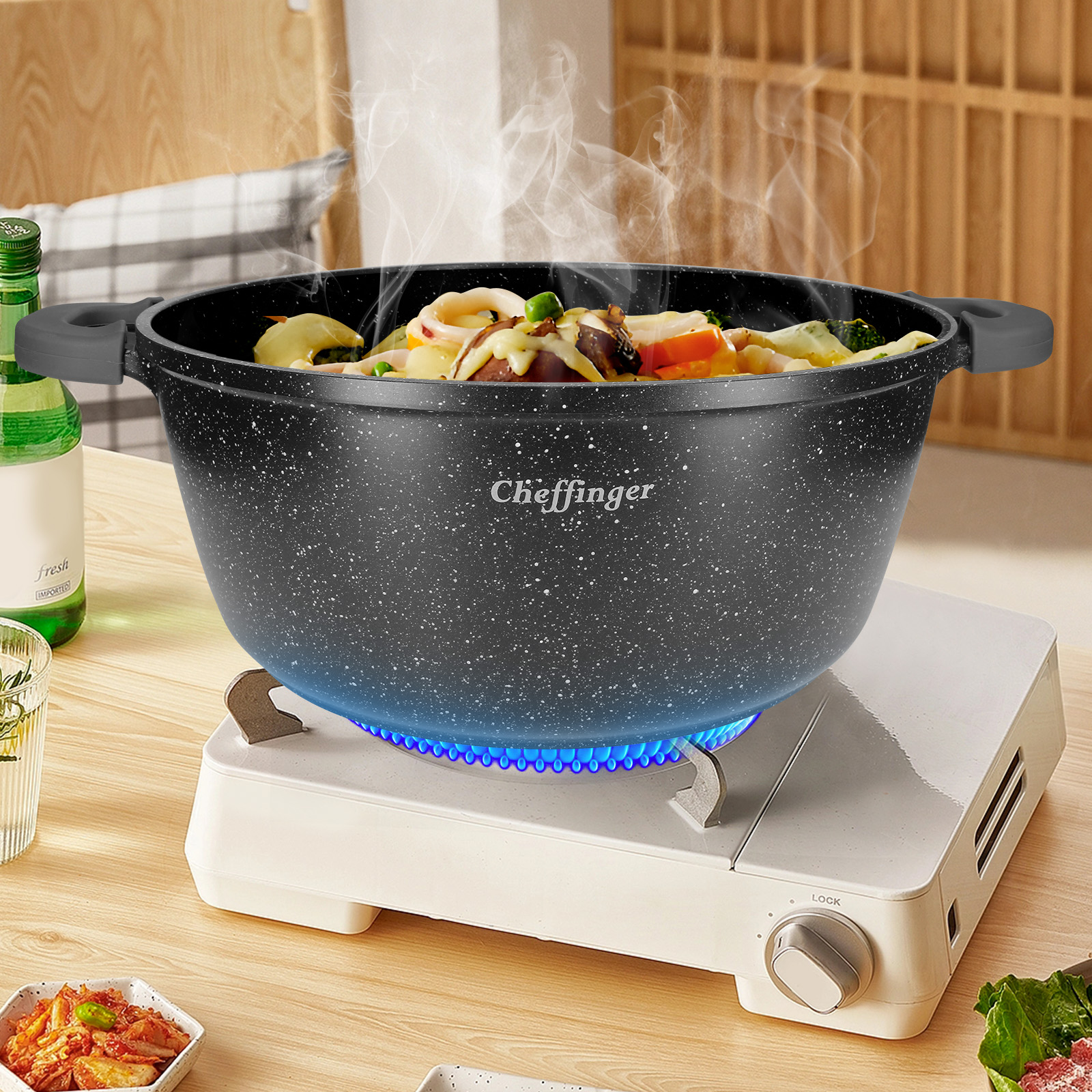 Una olla de comida se cocina en una estufa de gas, con vapor subiendo.