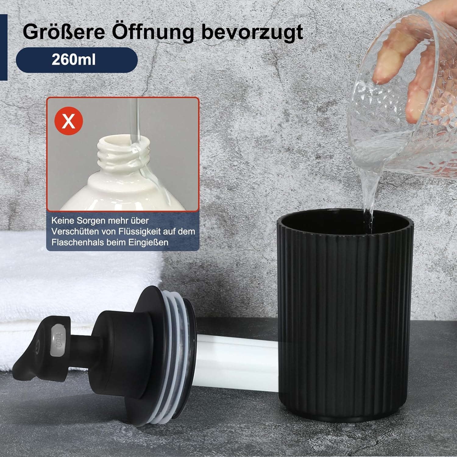 Schwarzer Seifenspenderbehälter wird befüllt. Text: Größere Öffnung bevorzugt, 260ml.