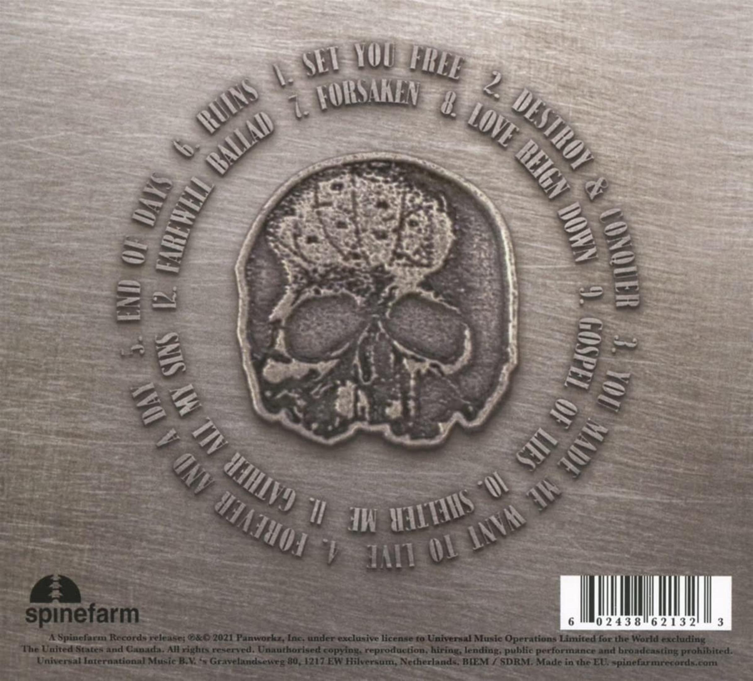 Un medaglione teschio con titoli di canzoni in cerchio su sfondo metallico.