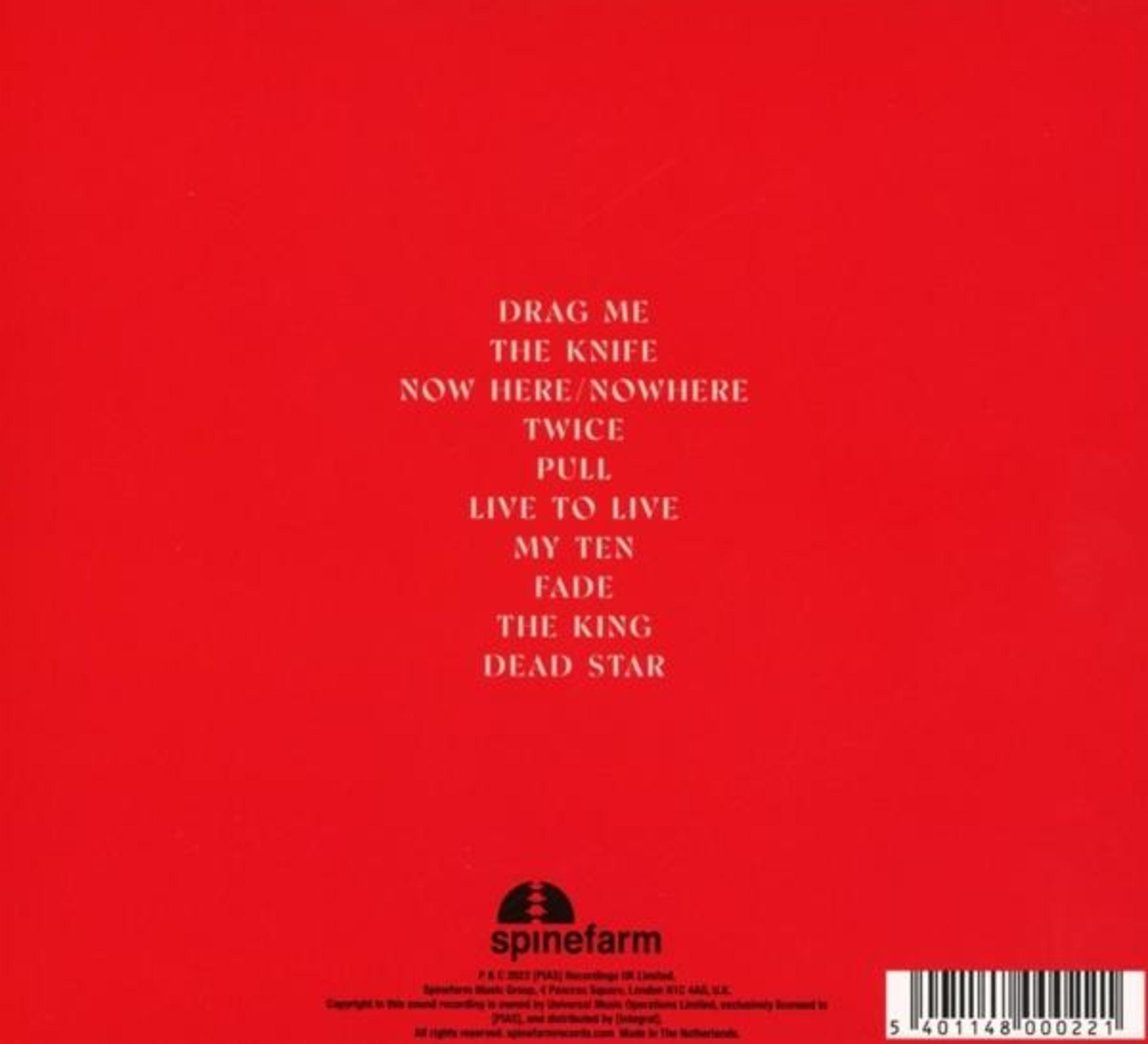 Sfondo rosso con testo bianco: elenco canzoni e logo Spinefarm.