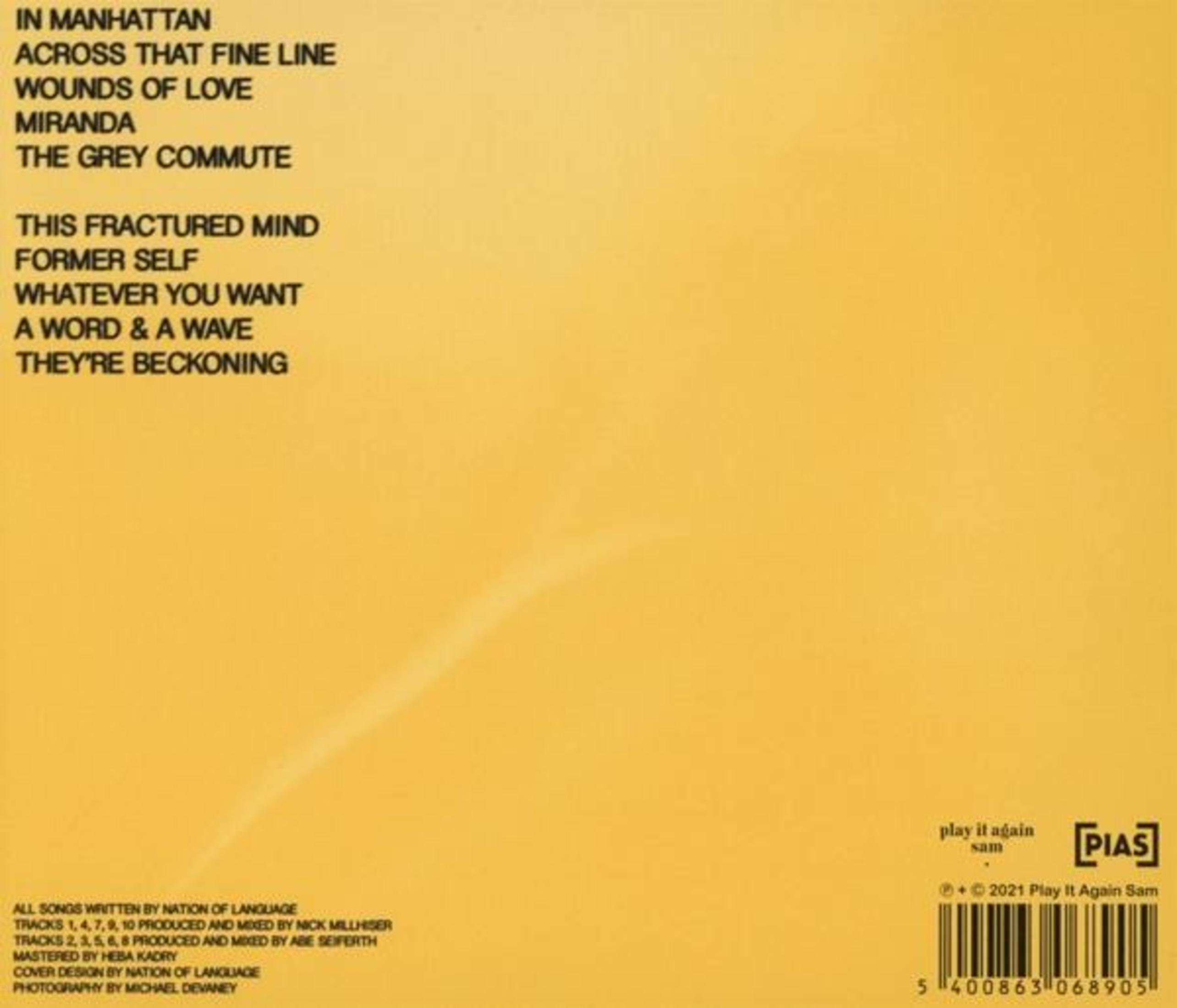 Sfondo giallo con testo nero, tracklist, crediti e codice a barre.