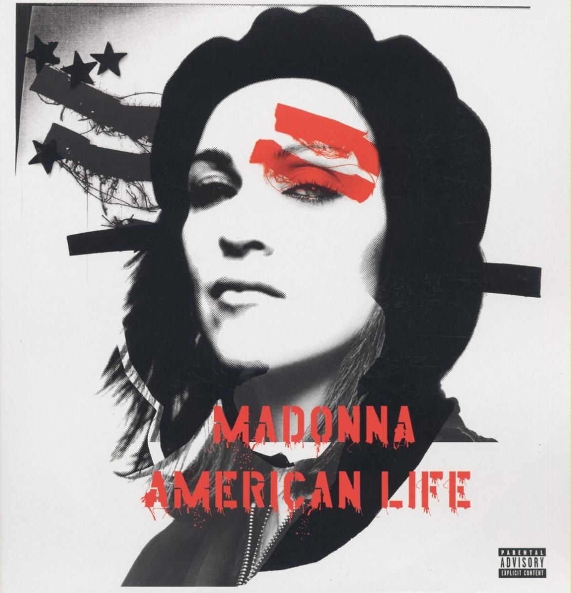 Madonna con vernice rossa sulla fronte, indossa un cappello nero. Stelle e strisce sullo sfondo.