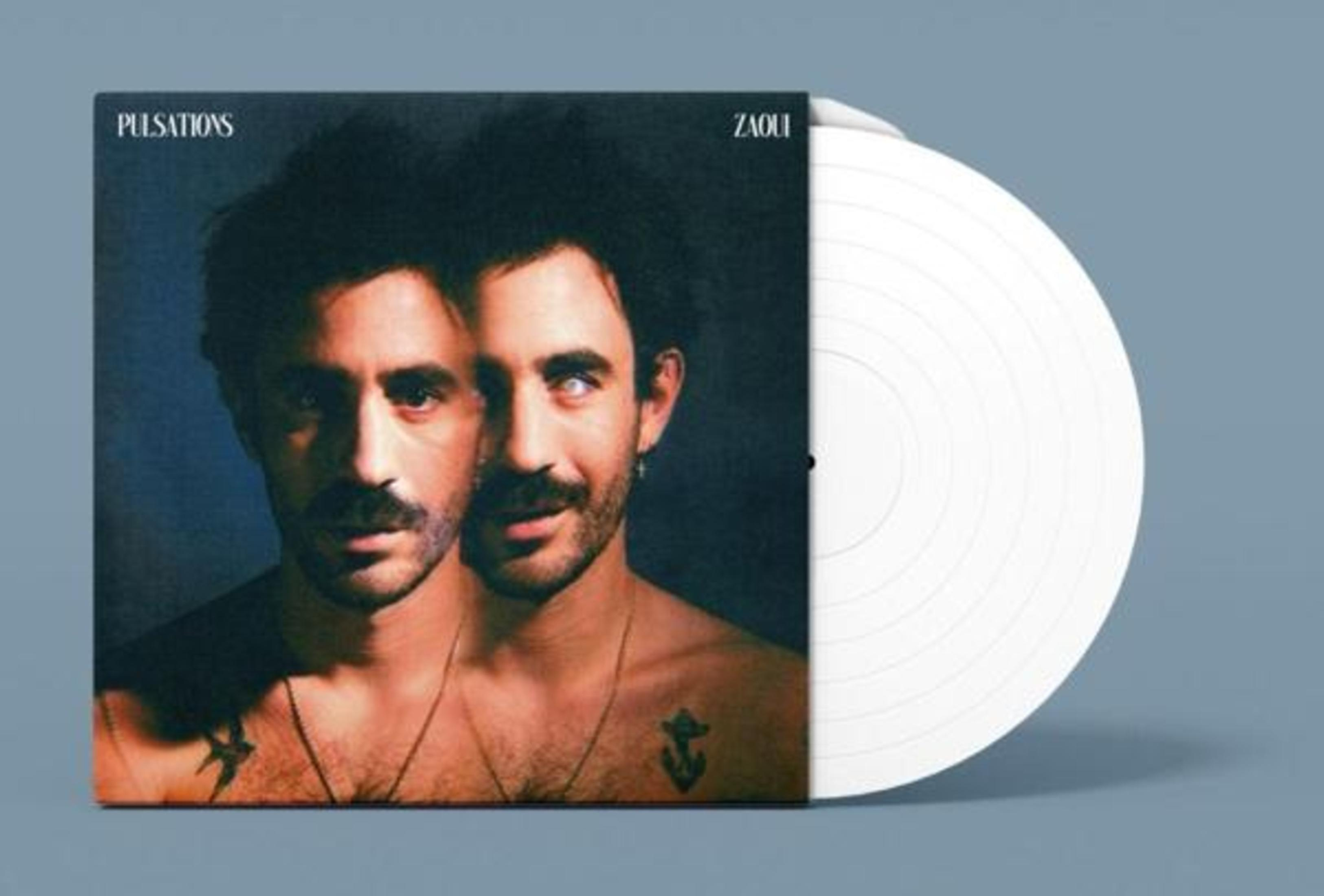 Disco con copertina: Doppio ritratto di un uomo. Disco bianco accanto.