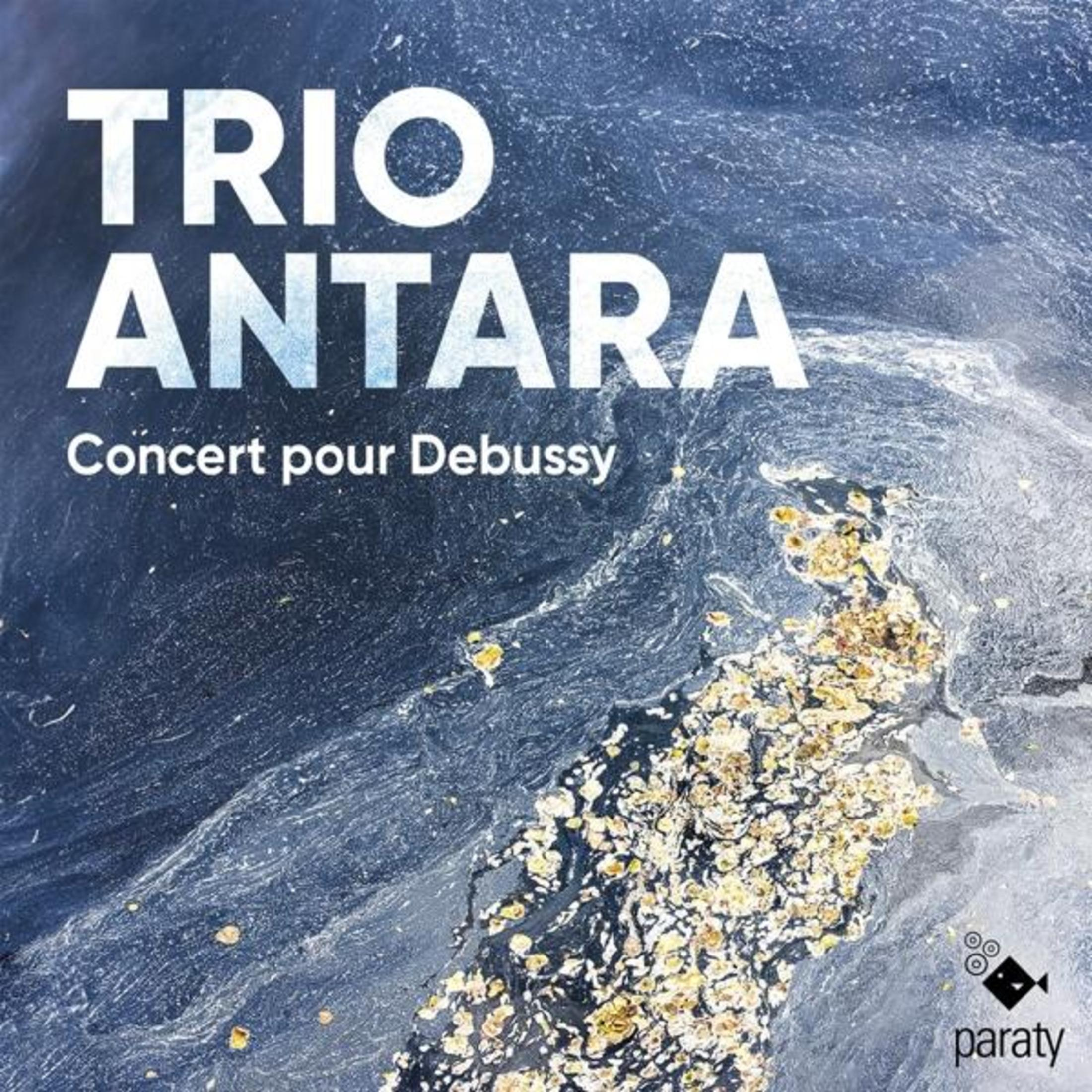 Copertina album con testo bianco 'TRIO ANTARA' e 'Concert pour Debussy' su sfondo scuro.