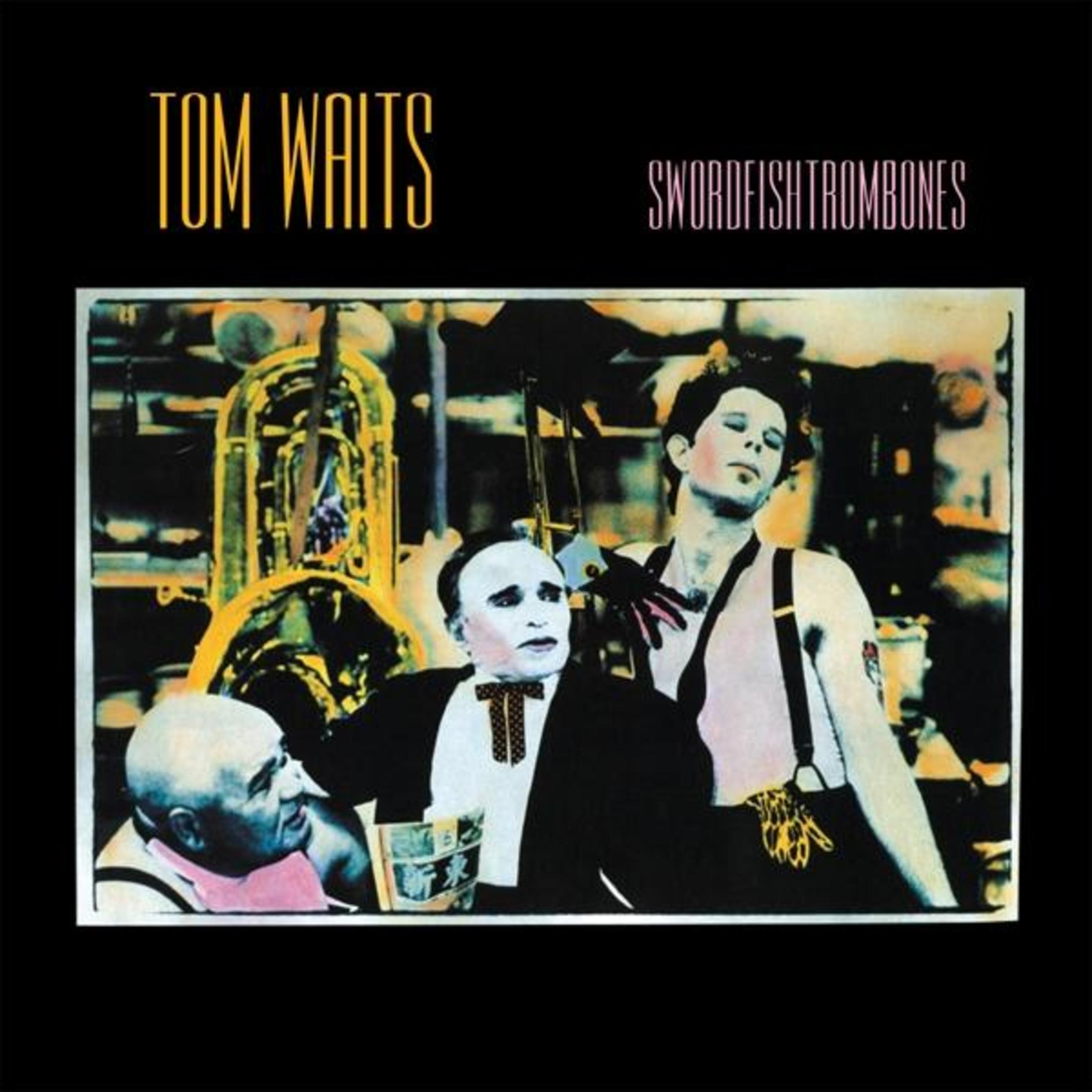 Copertina dell'album "Swordfishtrombones" di Tom Waits. Tre uomini in abiti teatrali.