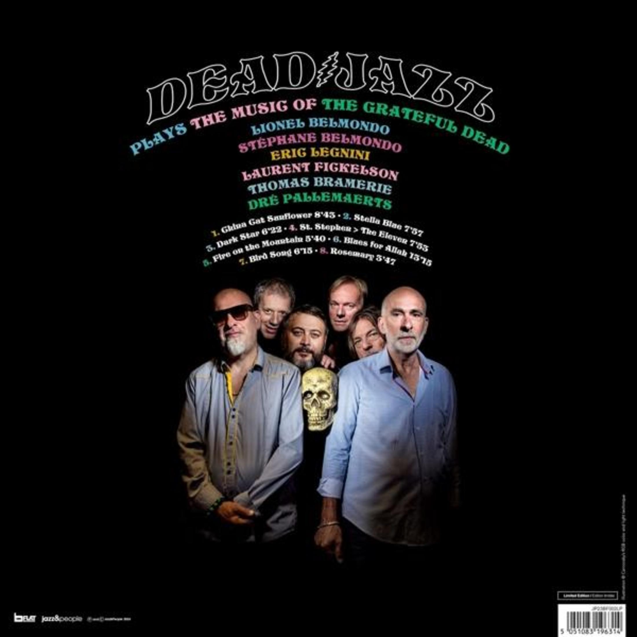 Copertina album con band e tracklist. Sette uomini posano su sfondo nero.