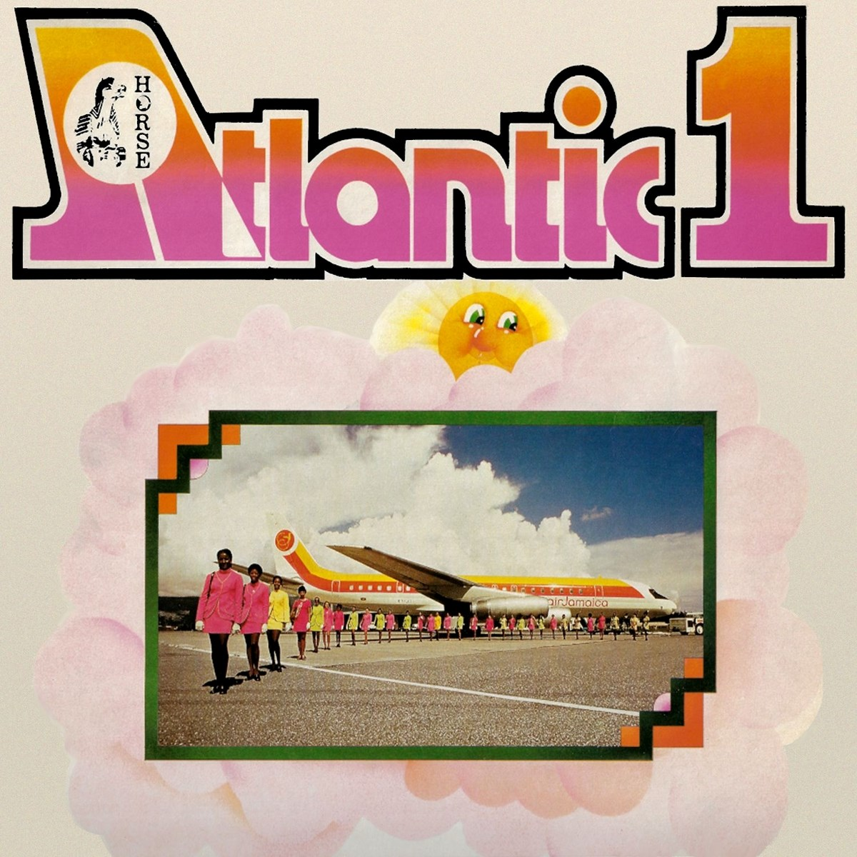 Logo Atlantic 1 sopra foto aereo Air Jamaica con persone in rosa.