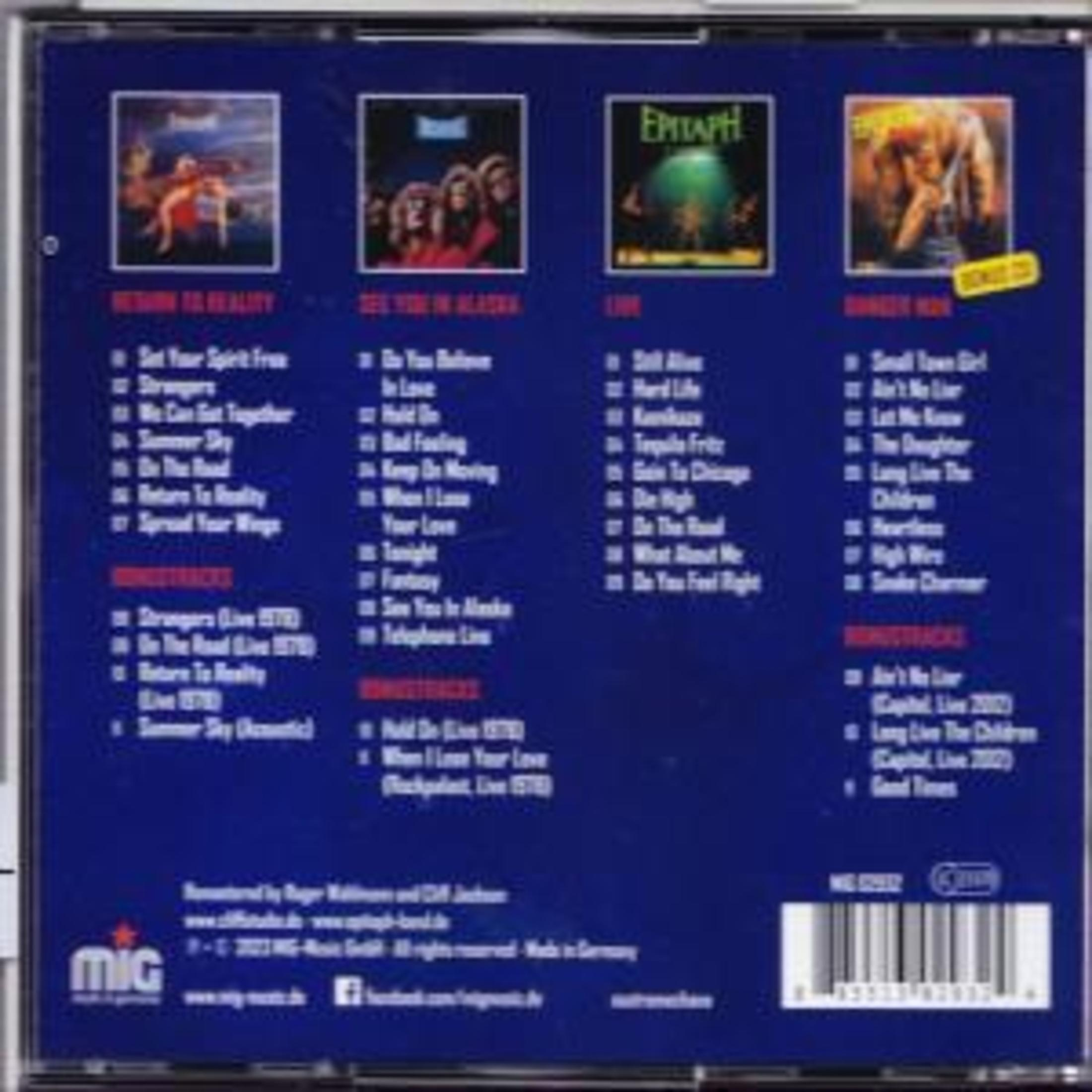 Retro CD con quattro copertine di album e tracklist su sfondo blu.