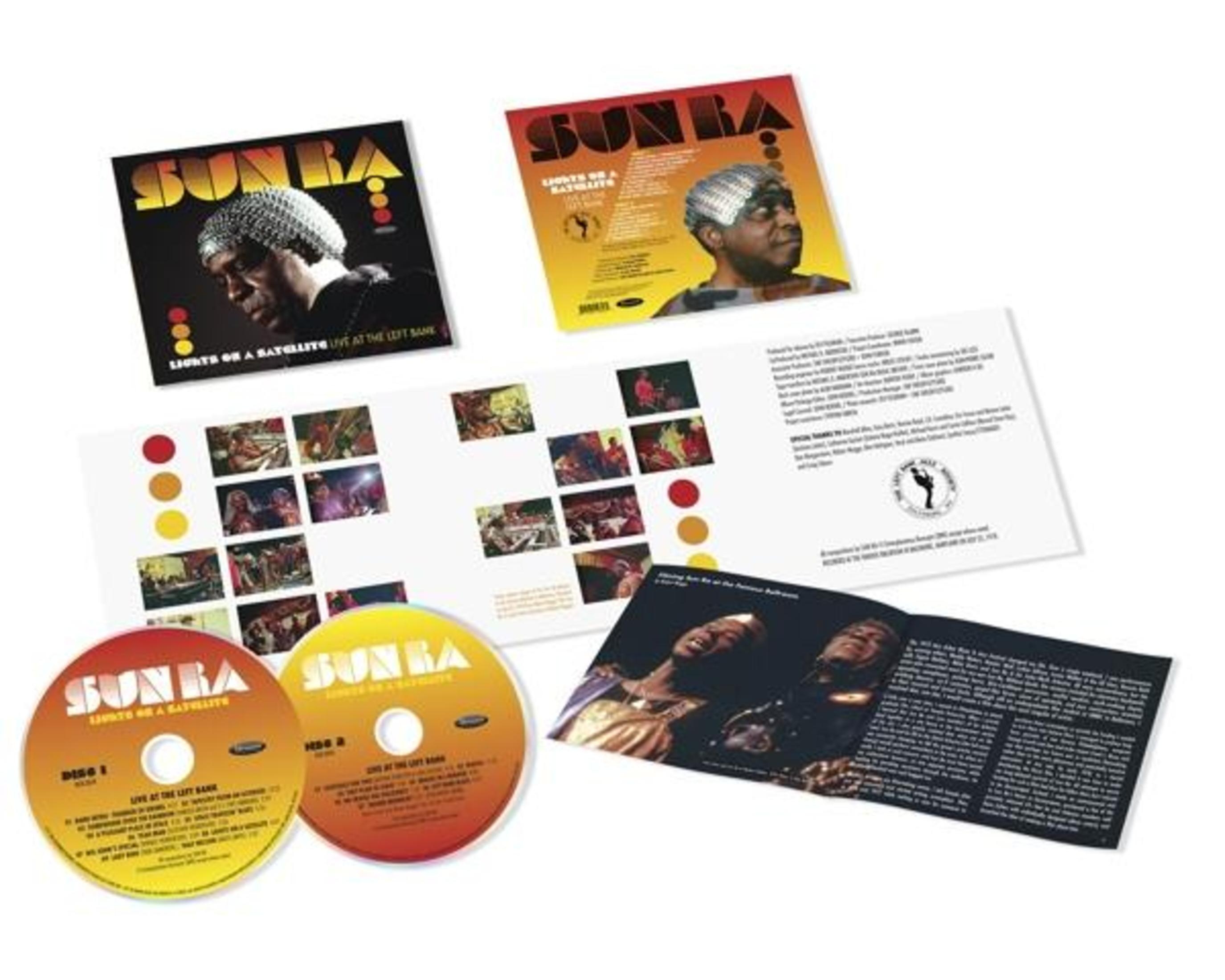 Album di Sun Ra con due CD, libretto e copertina. Mostra Sun Ra con cappello e artwork dell'album.