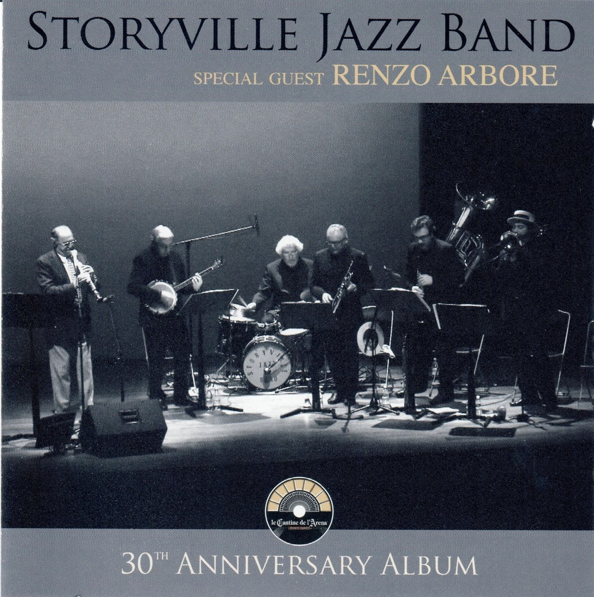 Storyville Jazz Band met Renzo Arbore op het podium. 30-jarig jubileumalbum.