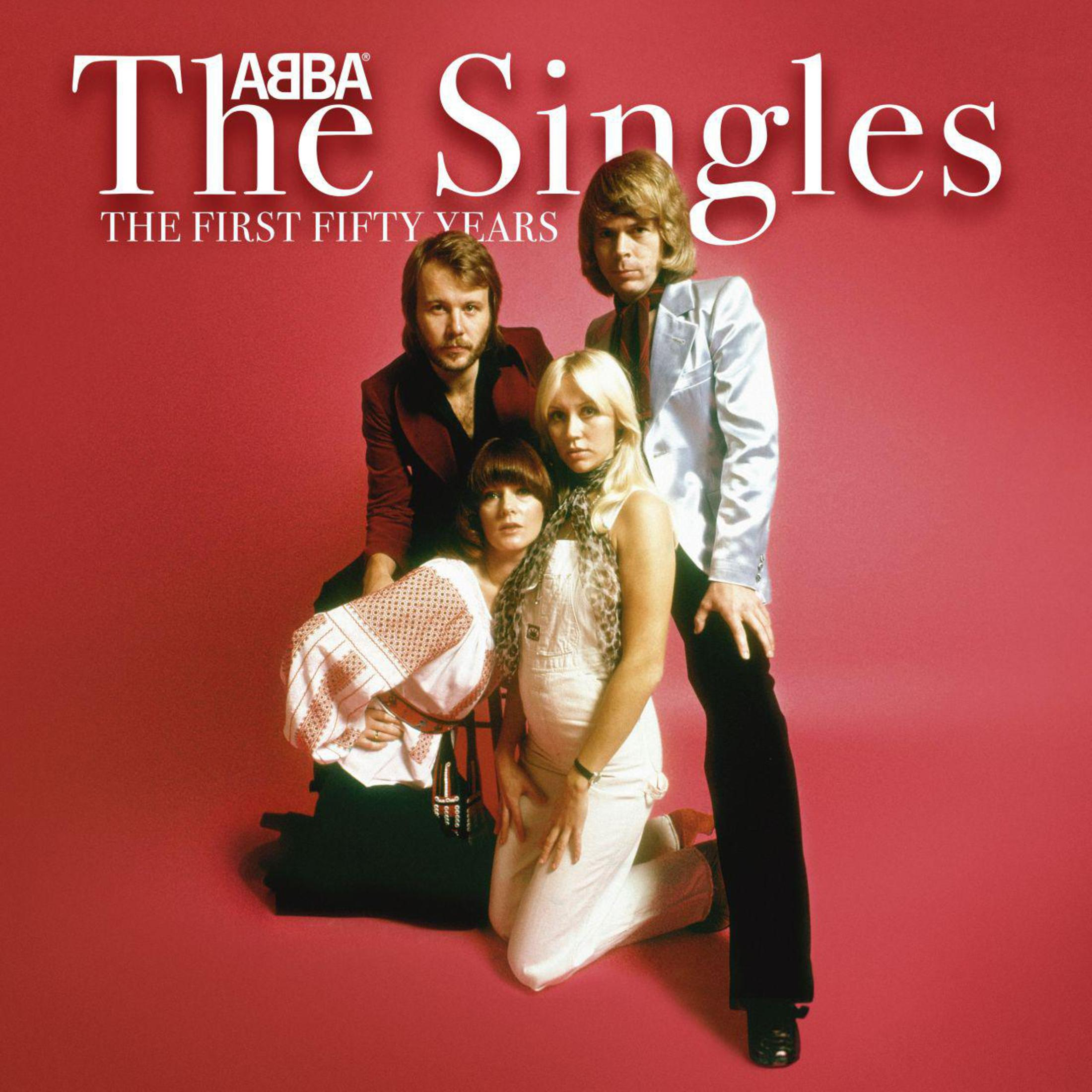 ABBA su sfondo rosso con il titolo 'The Singles'.