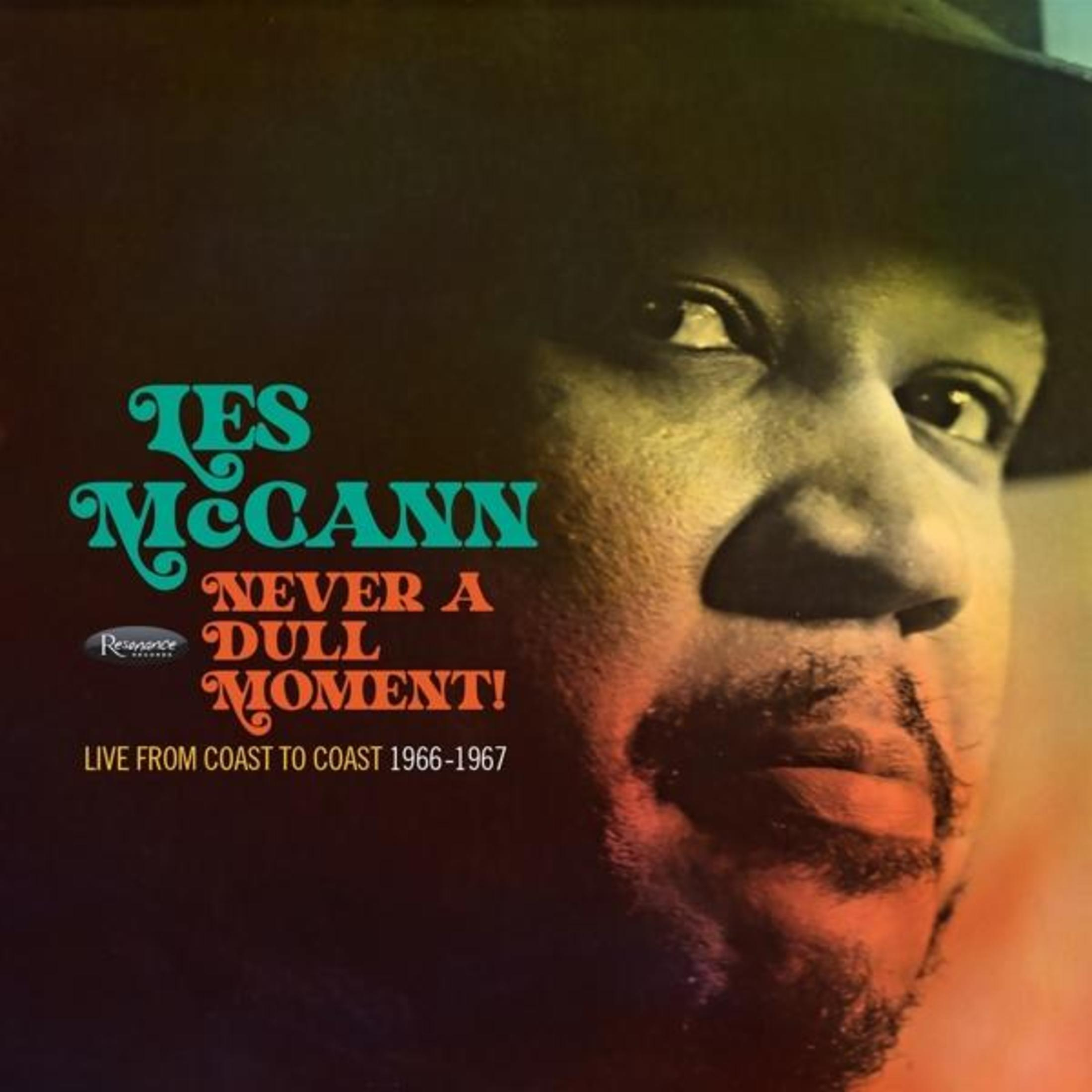 Copertina dell'album con Les McCann che indossa un cappello. Titolo: Never A Dull Moment.