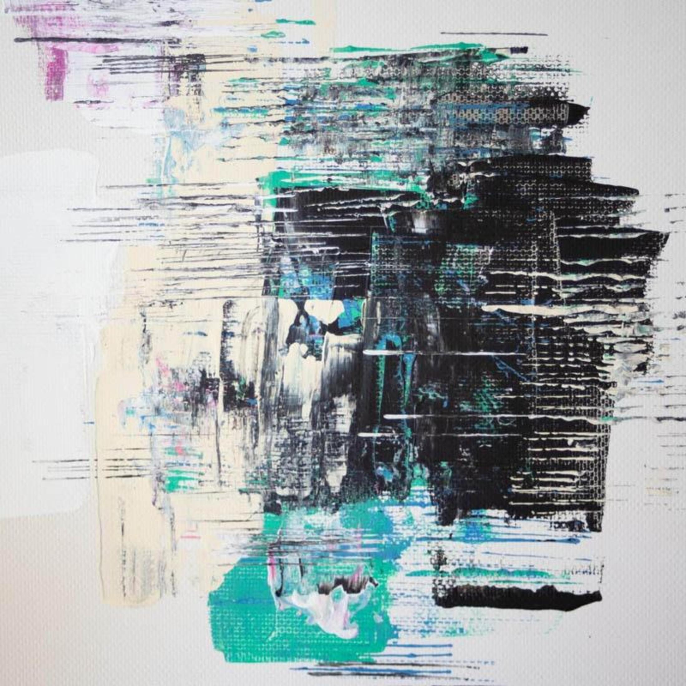 Pittura astratta con tratti e macchie nere, bianche, blu e verdi.