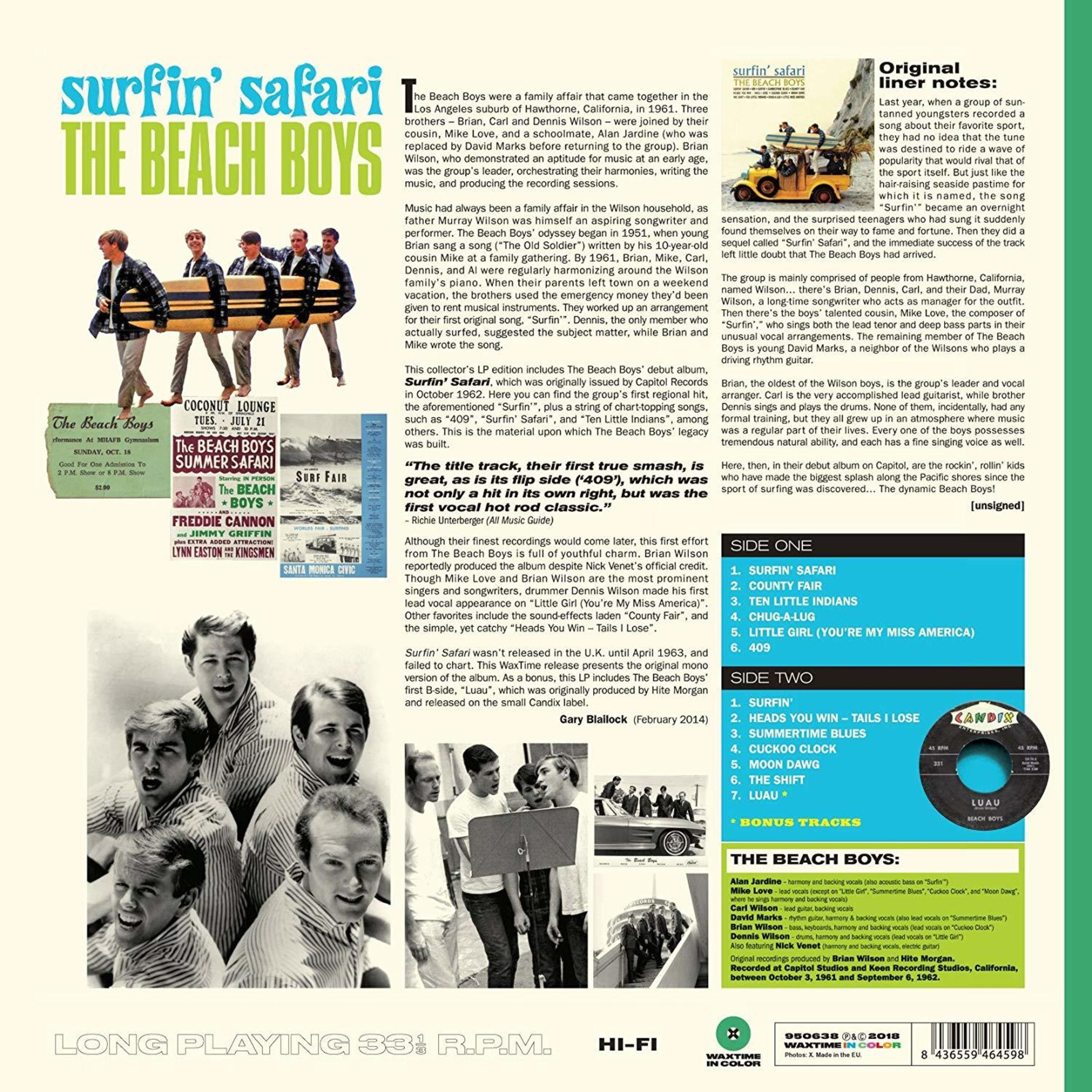 I Beach Boys portano tavole da surf, un'auto e la copertina di un album.