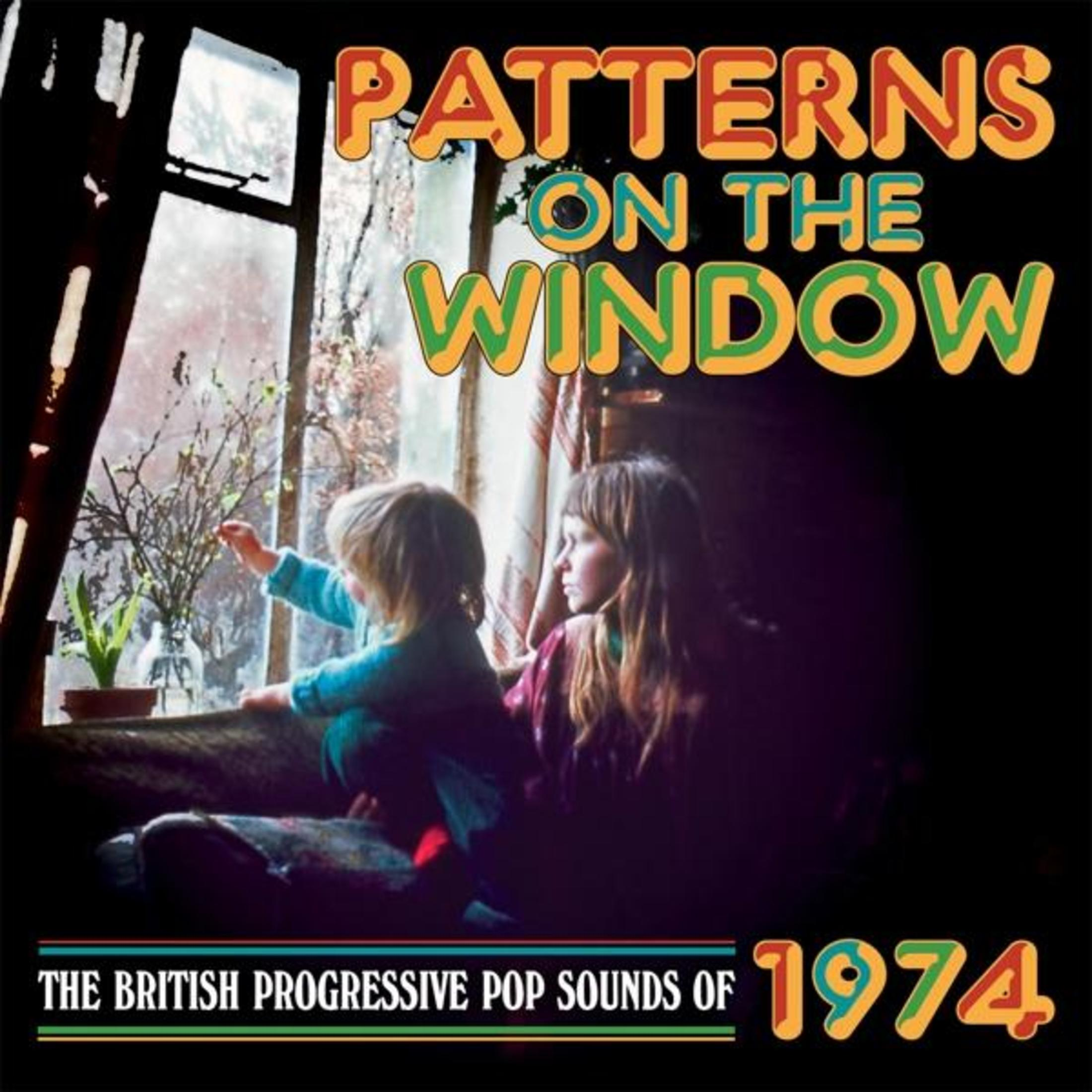 Due bambini guardano fuori da una finestra rami. "Patterns on the Window".