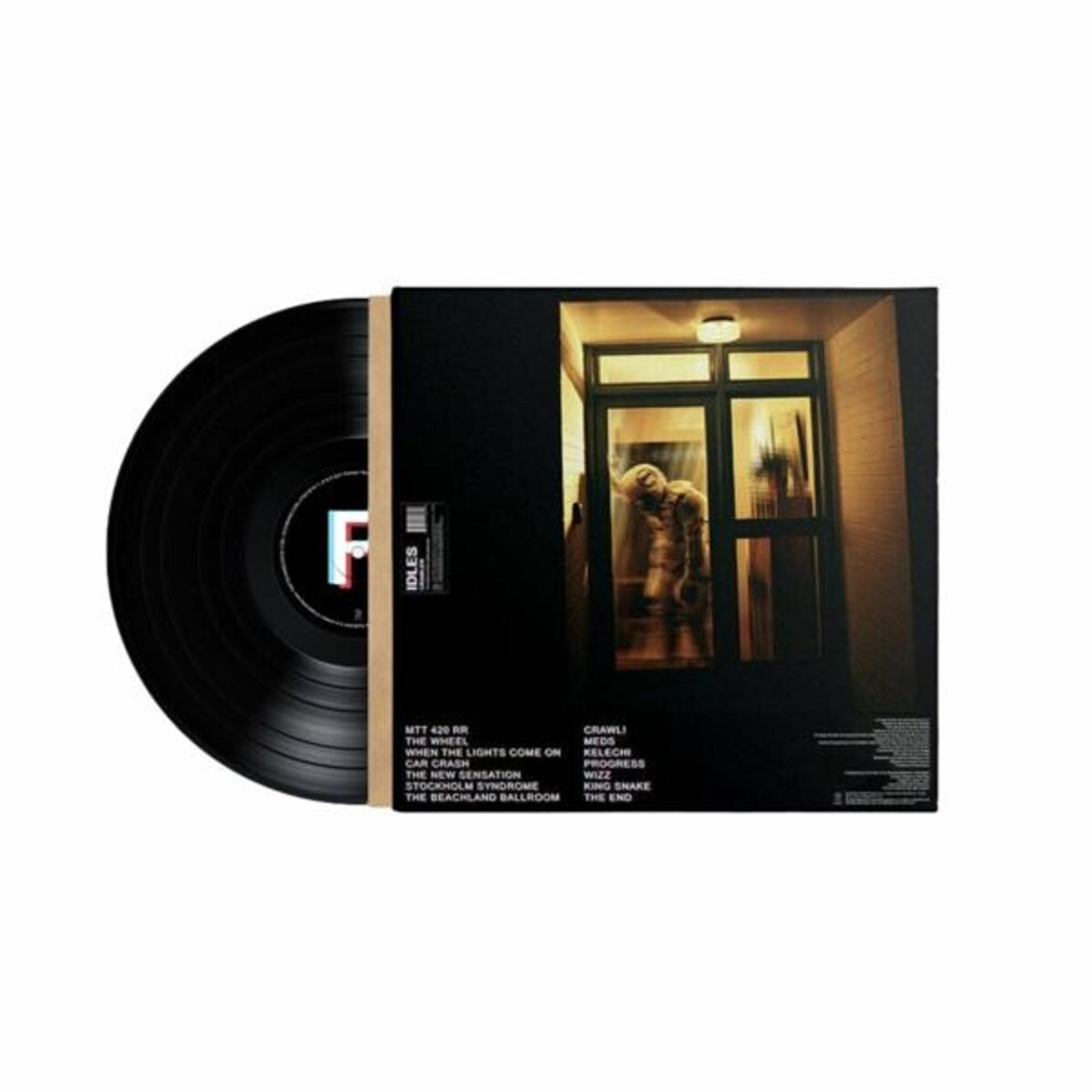 Disco in vinile nero in copertina con una persona in una porta.