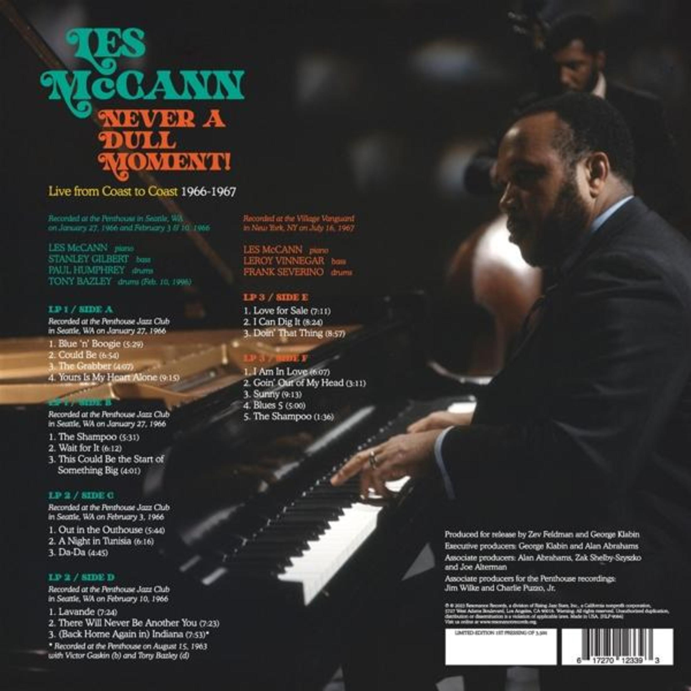 Copertina album con pianista e lista tracce.