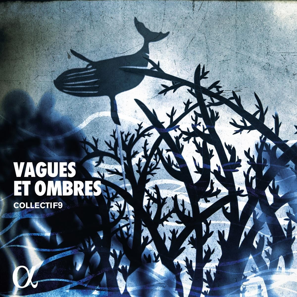 Ombra di balena sopra alberi scuri e onde. Titolo: Vagues et Ombres.