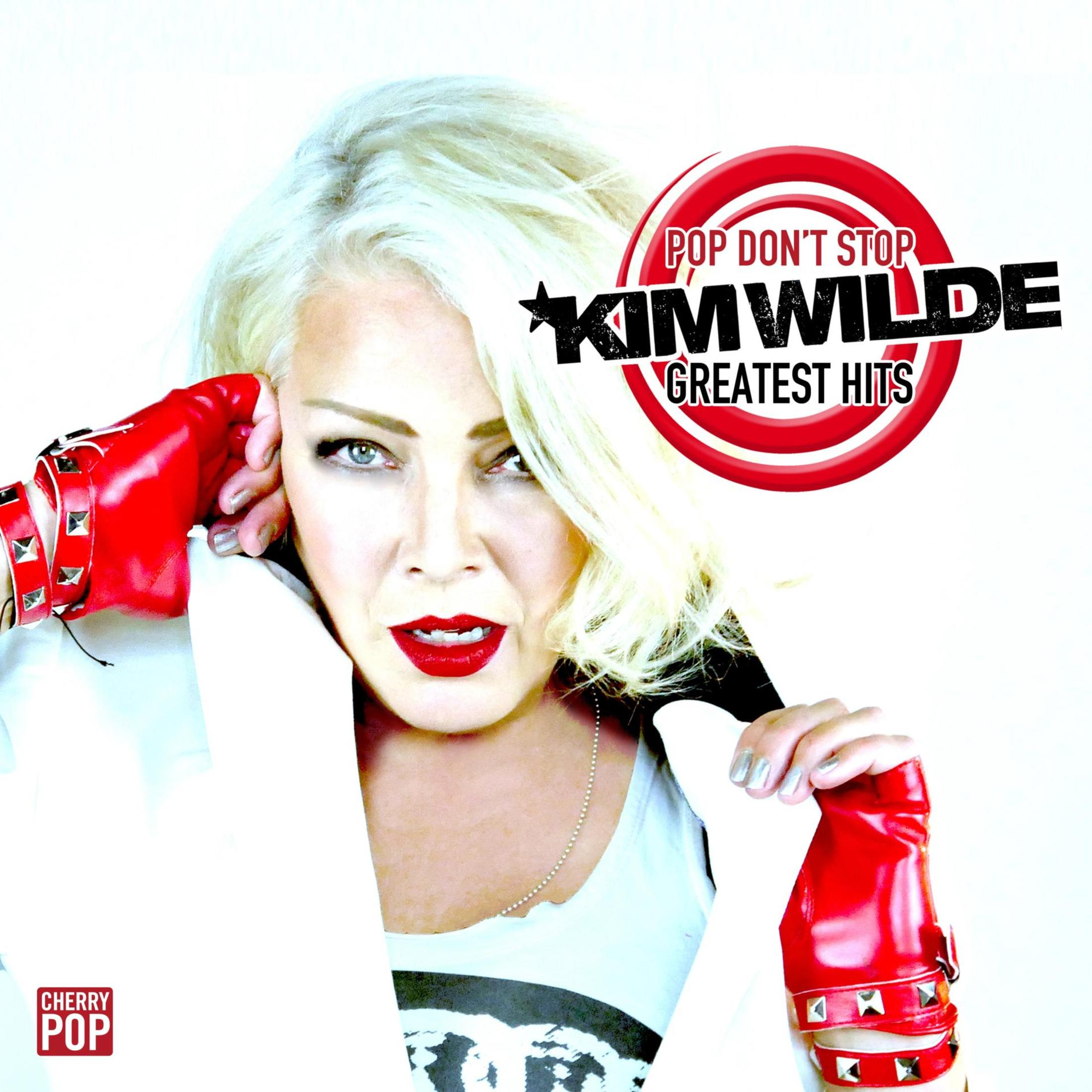 Kim Wilde con guanti rossi borchiati e testo "Greatest Hits".