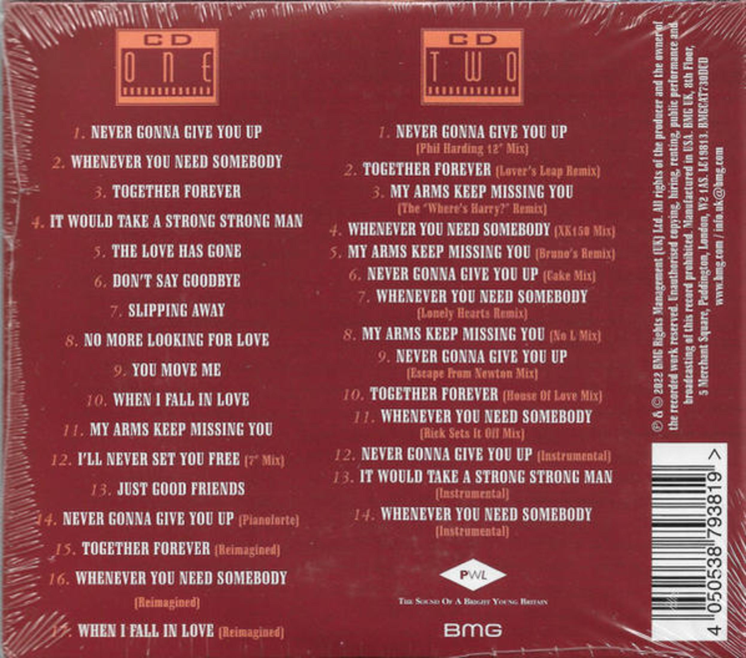 Elenchi tracce CD One e CD Two su sfondo rosso con codice a barre.