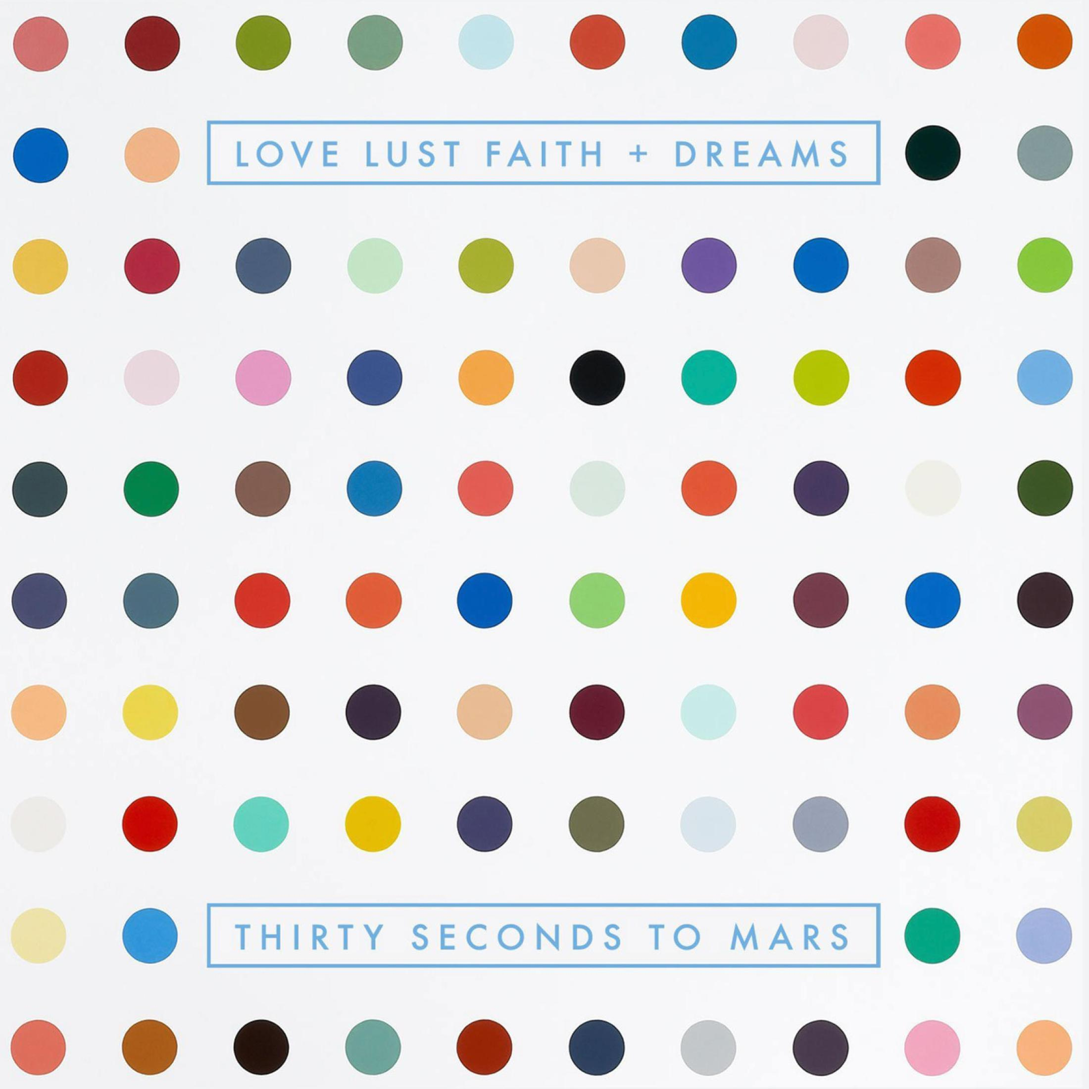 Tela bianca con pois colorati e testo: LOVE LUST FAITH + DREAMS.