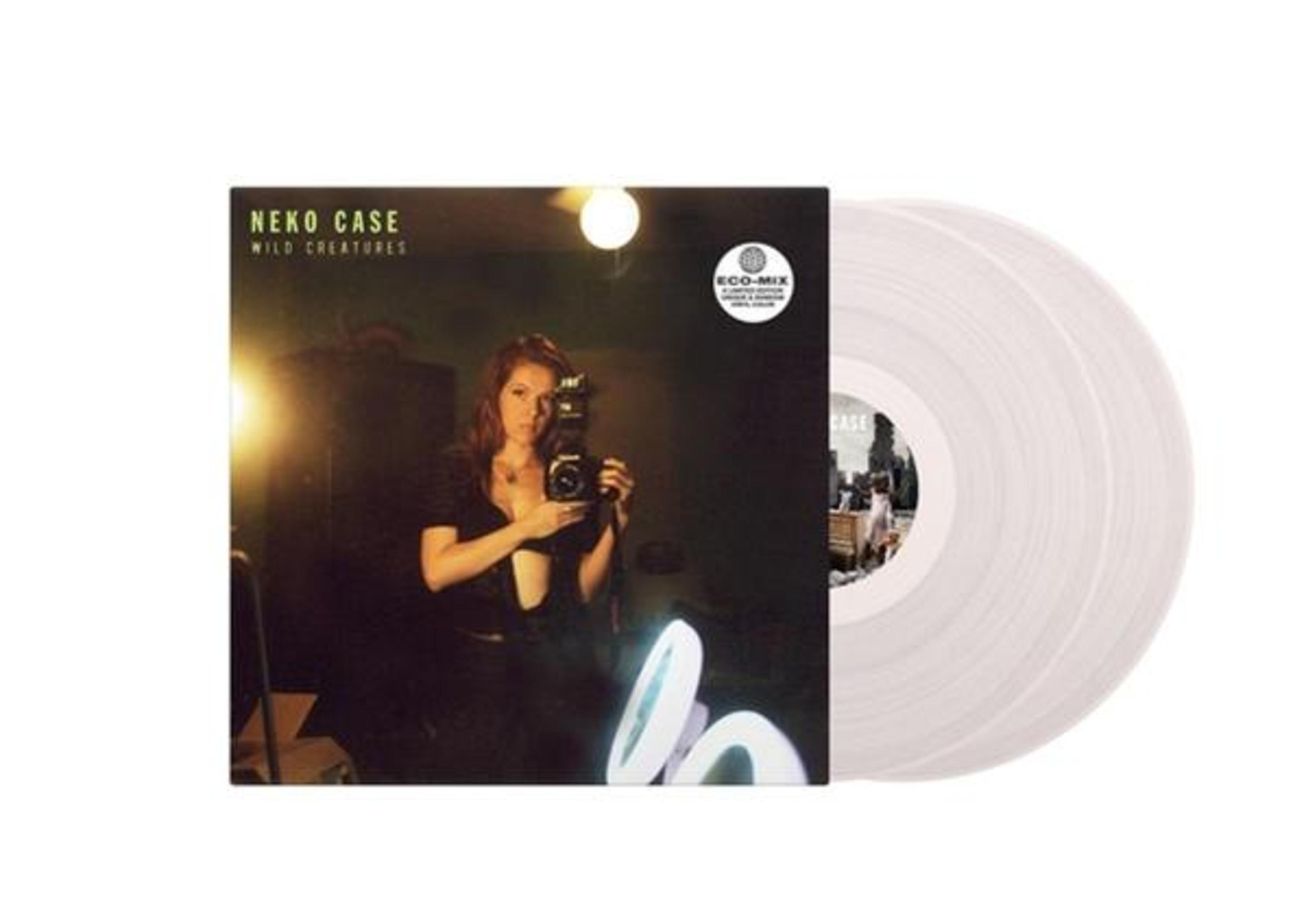 Copertina vinile Neko Case 'Wild Creatures' con donna che tiene macchina fotografica e disco vinile bianco.