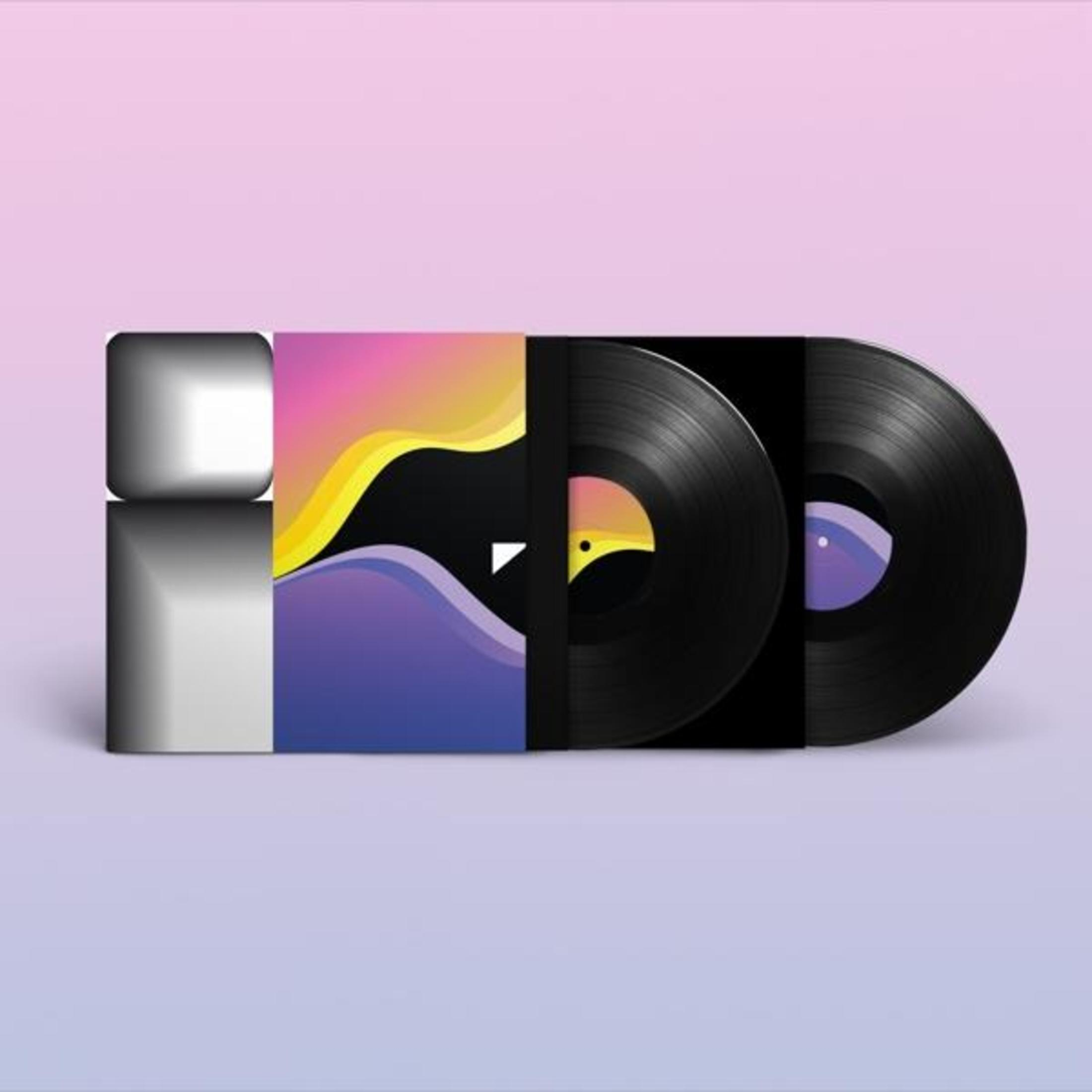 Due dischi in vinile neri con copertine colorate e blocchi d'argento.