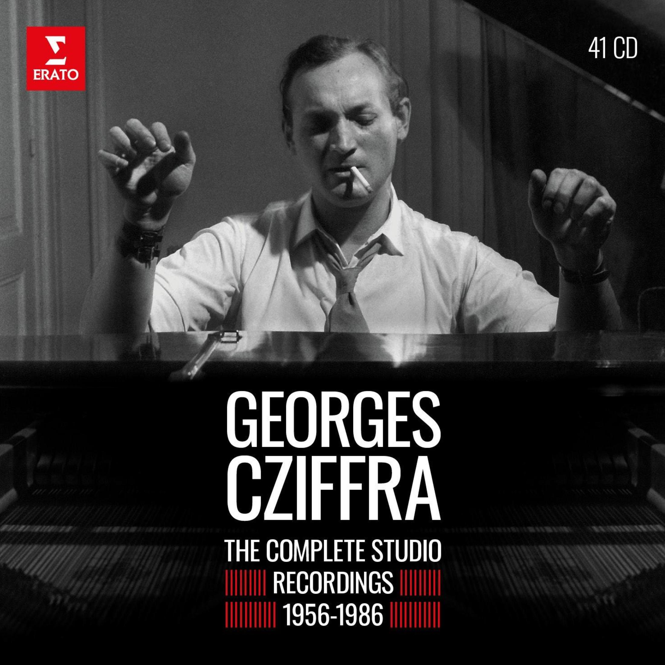 Un uomo fuma, seduto al piano. Complete registrazioni studio Georges Cziffra.