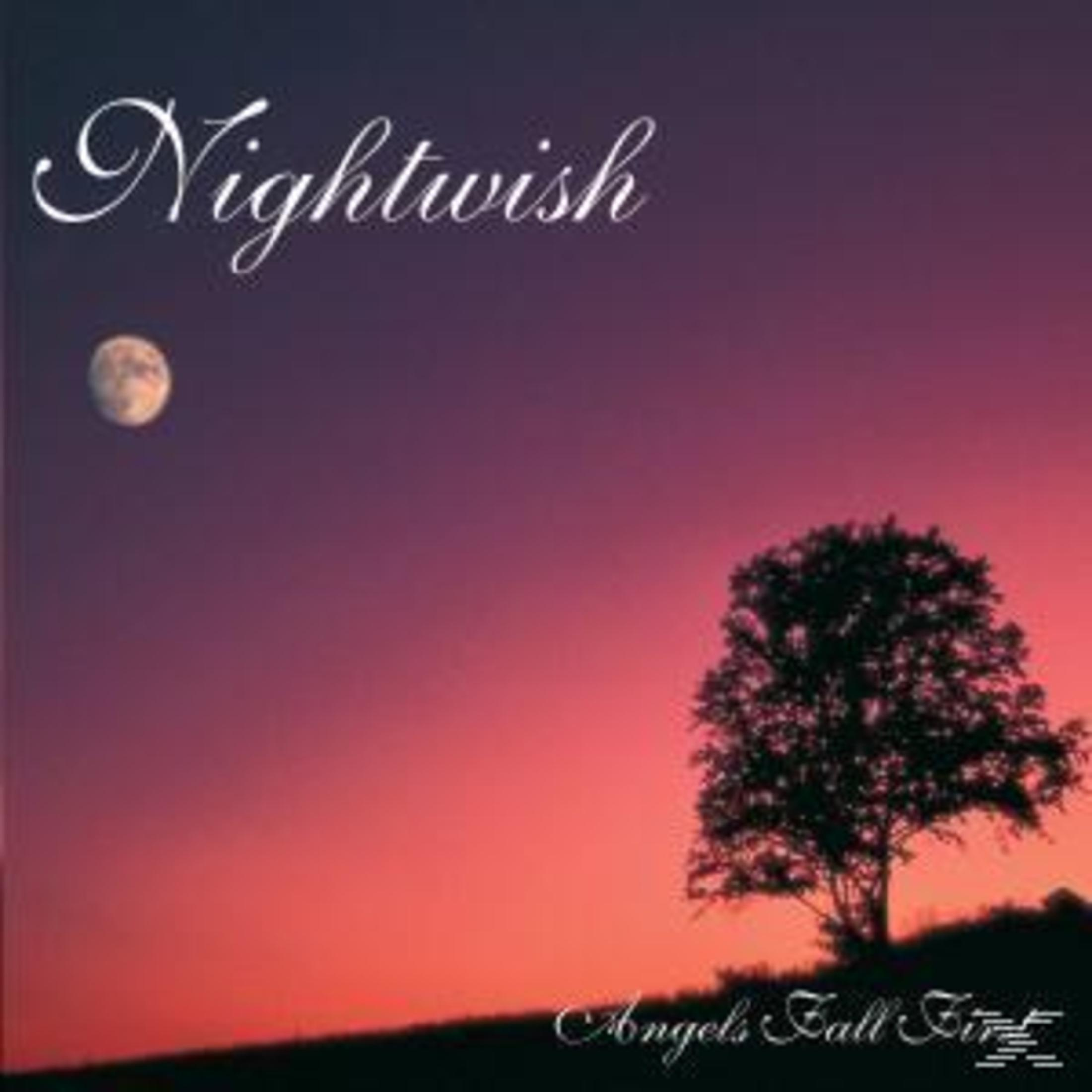Logo Nightwish sopra albero e luna nel cielo serale.