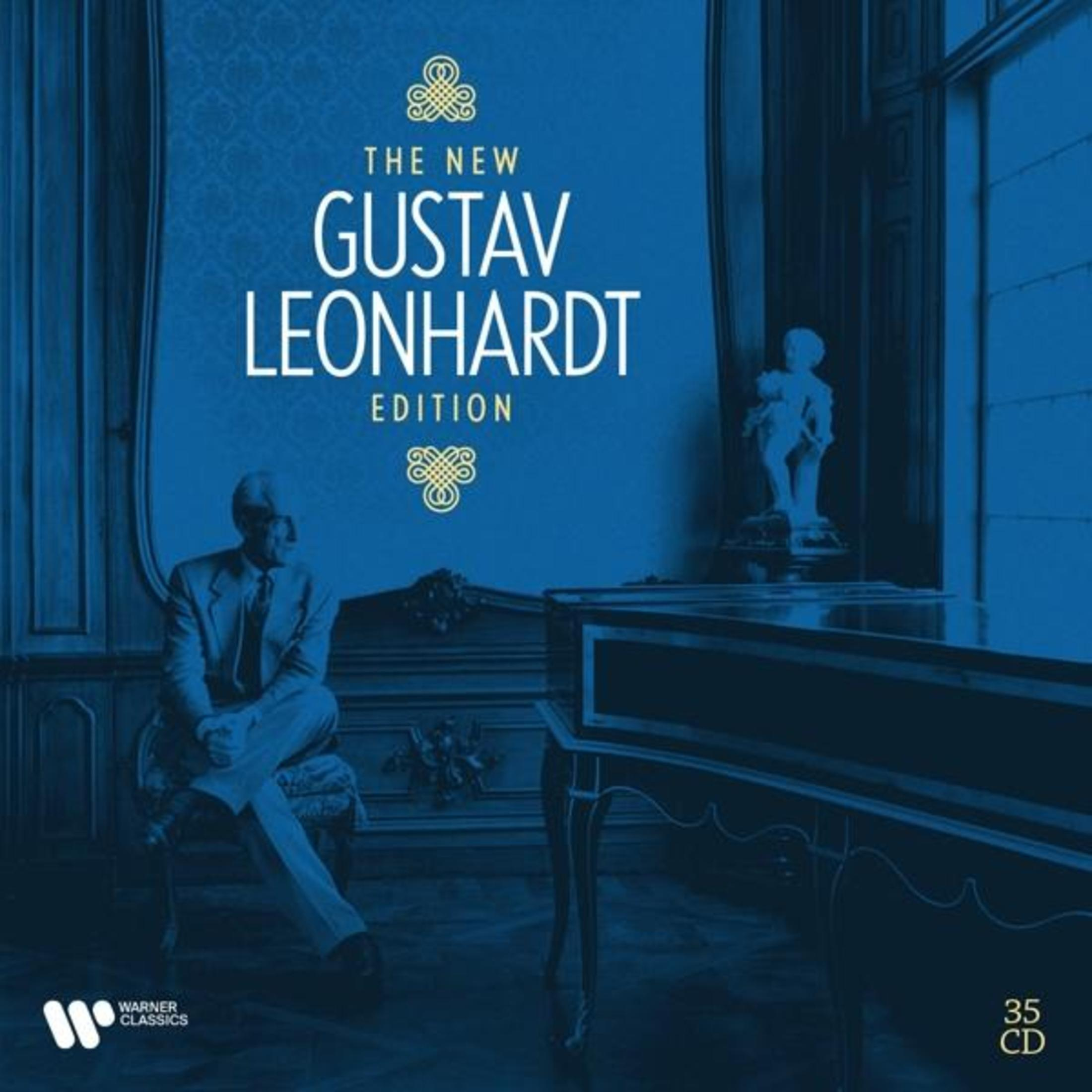 Uomo seduto su una sedia davanti a un clavicembalo, "The New Gustav Leonhardt Edition".