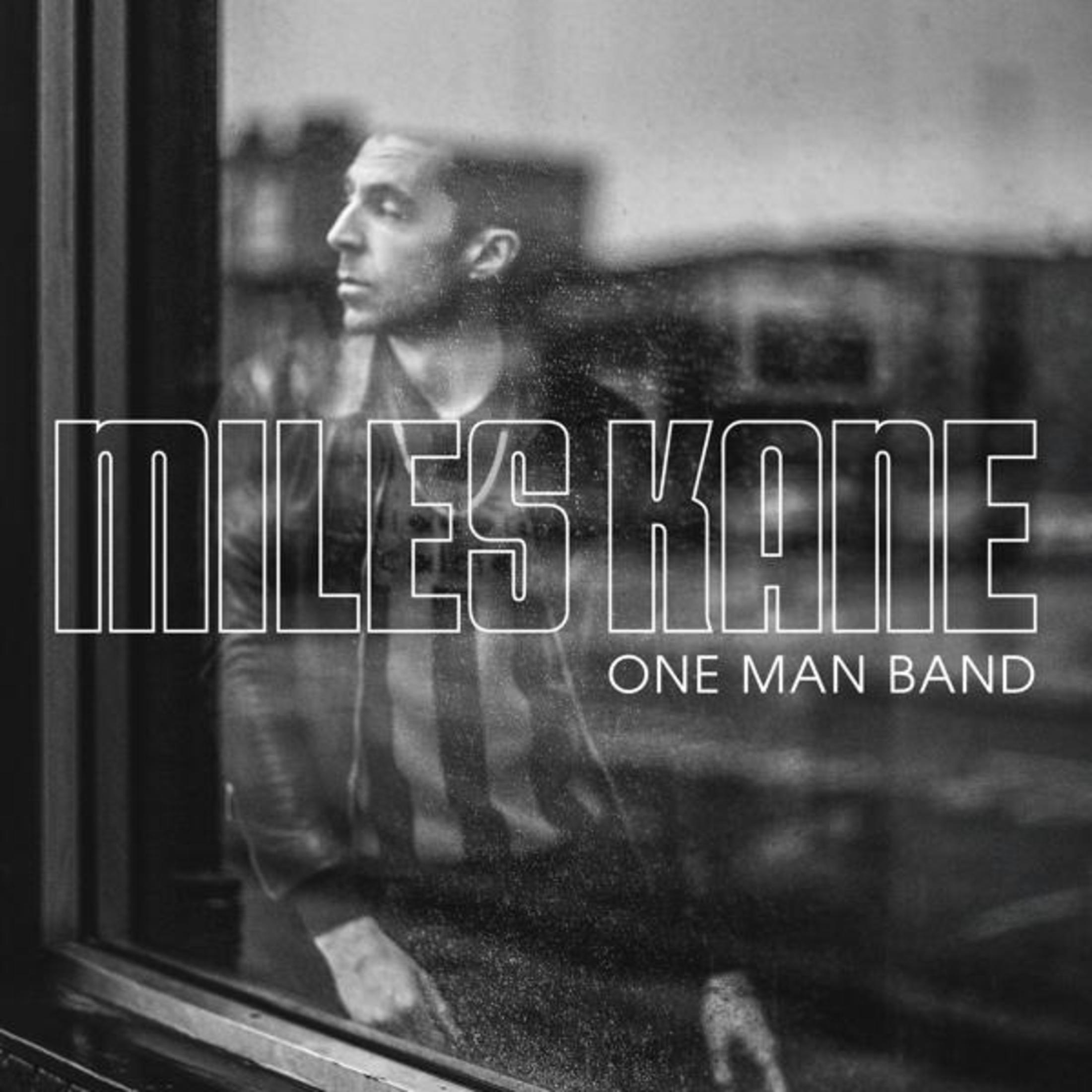Miles Kane di profilo, guarda a sinistra. Testo: MILES KANE ONE MAN BAND.