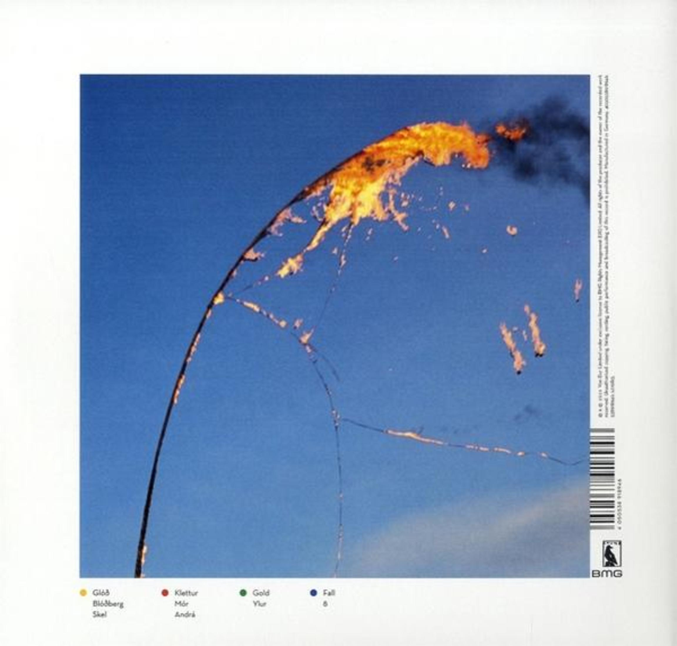 Fiamma brucia luminosa contro cielo blu, con testo e codice a barre.