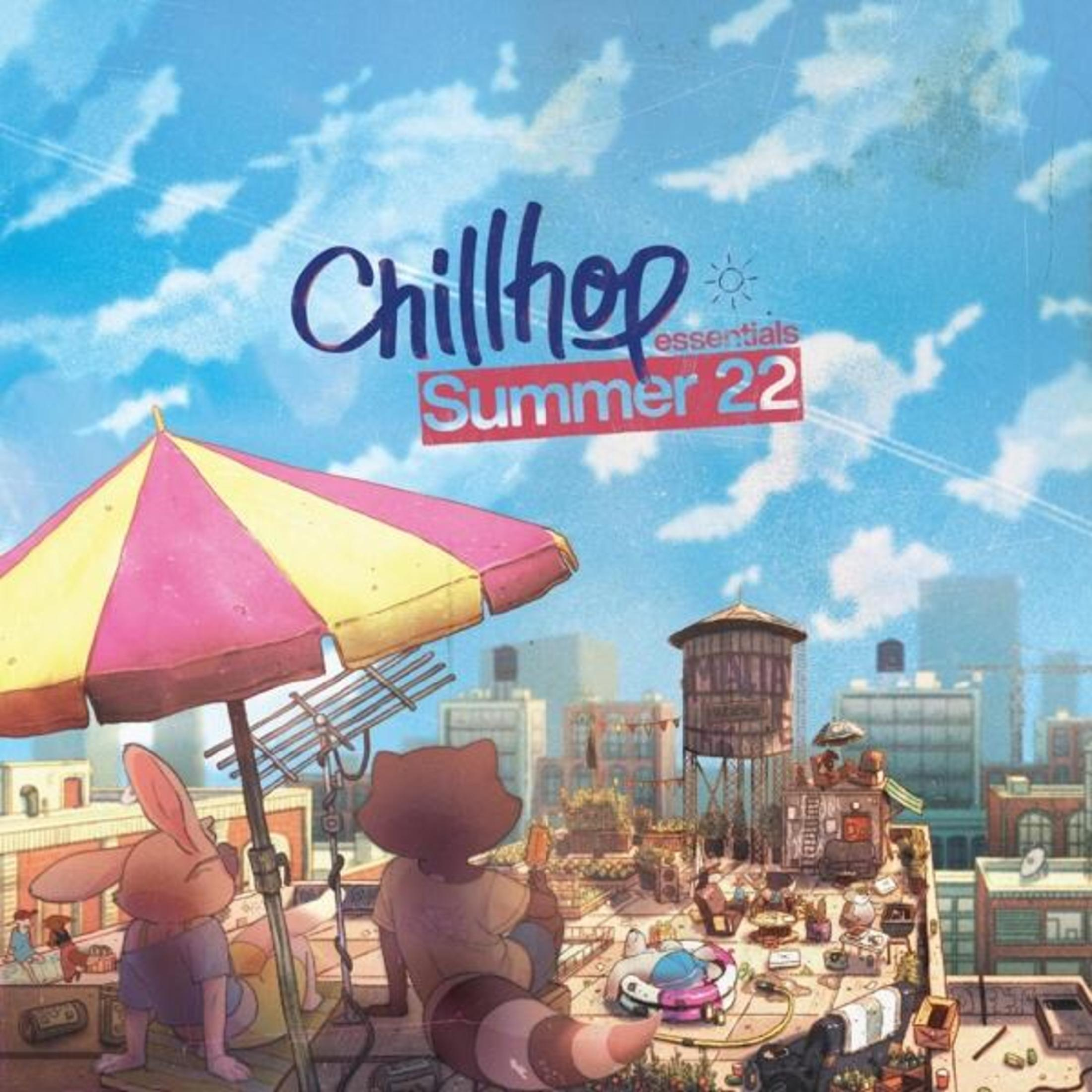 Due animali su un tetto con skyline cittadino e "Chillhop Essentials Summer 22".