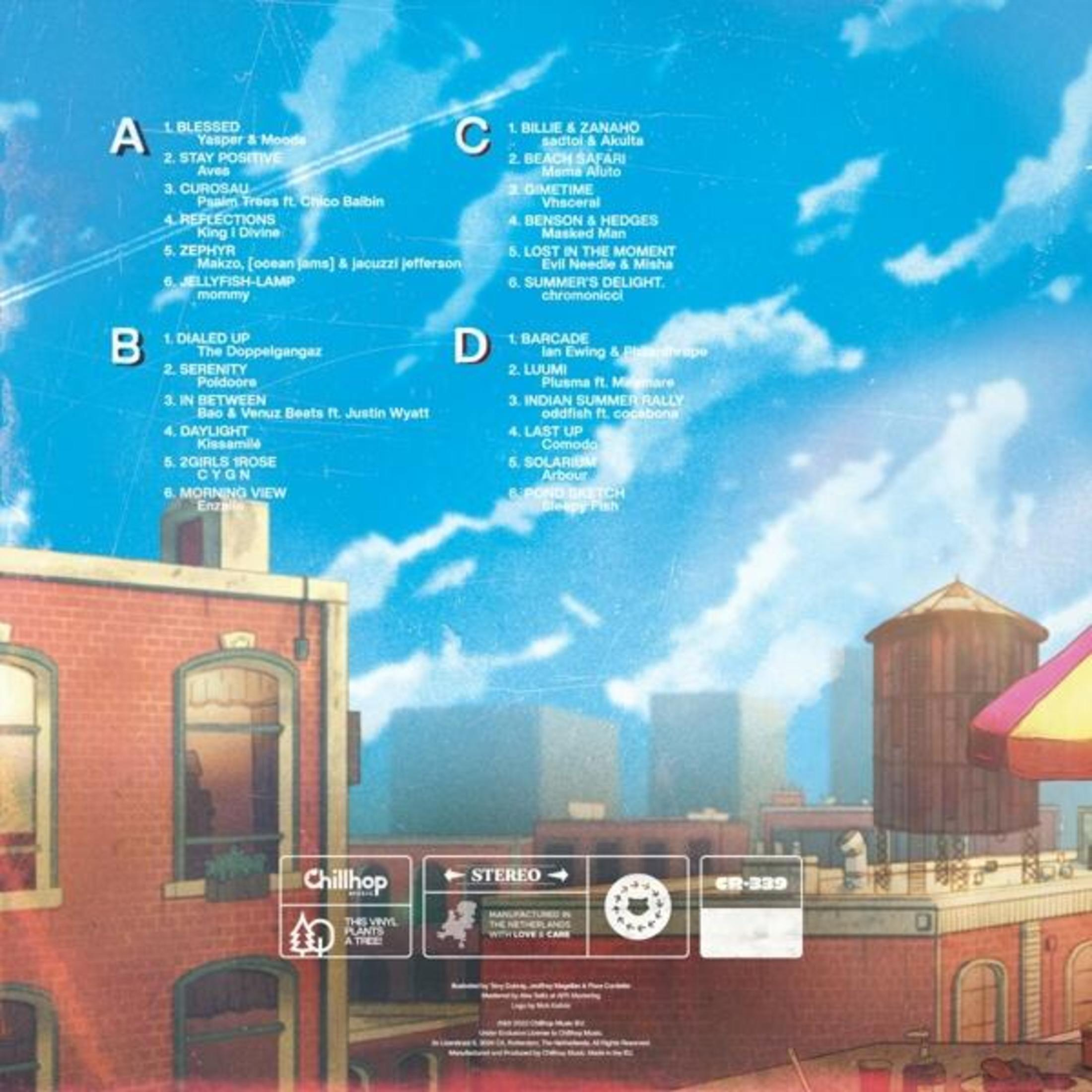 Copertina album con tracklist e scena cittadina stilizzata. Dominano blu e rosso.